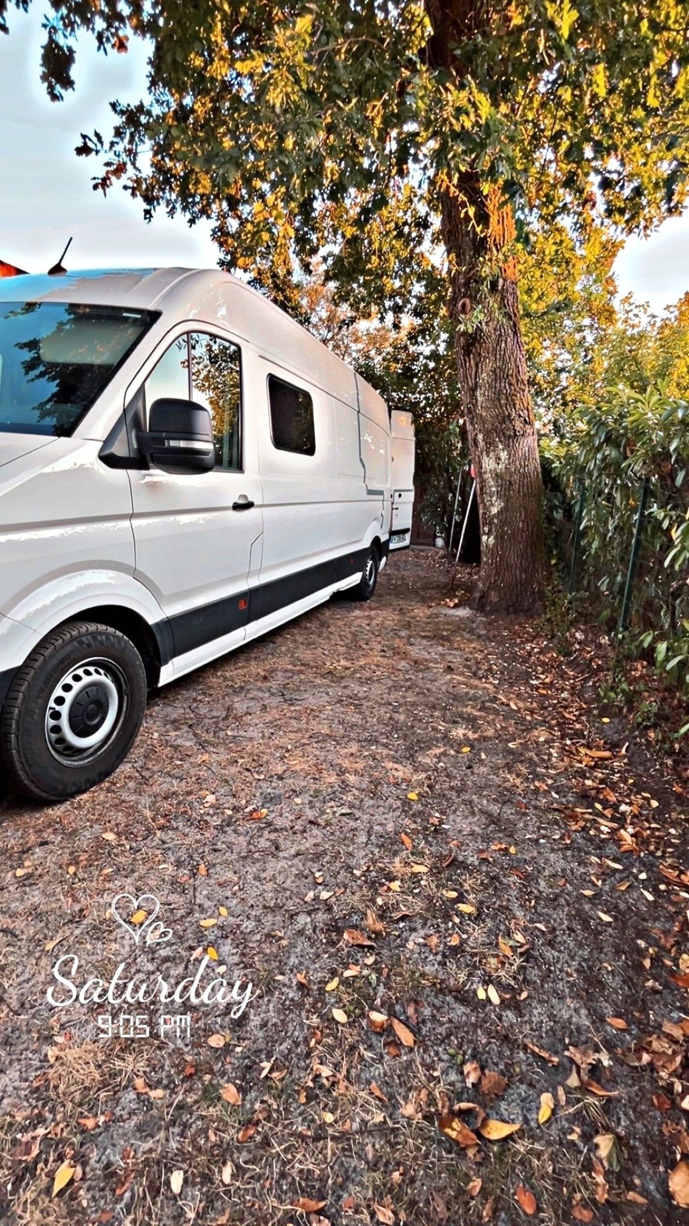 Front view from 3/4 Volkswagen - Yescapa