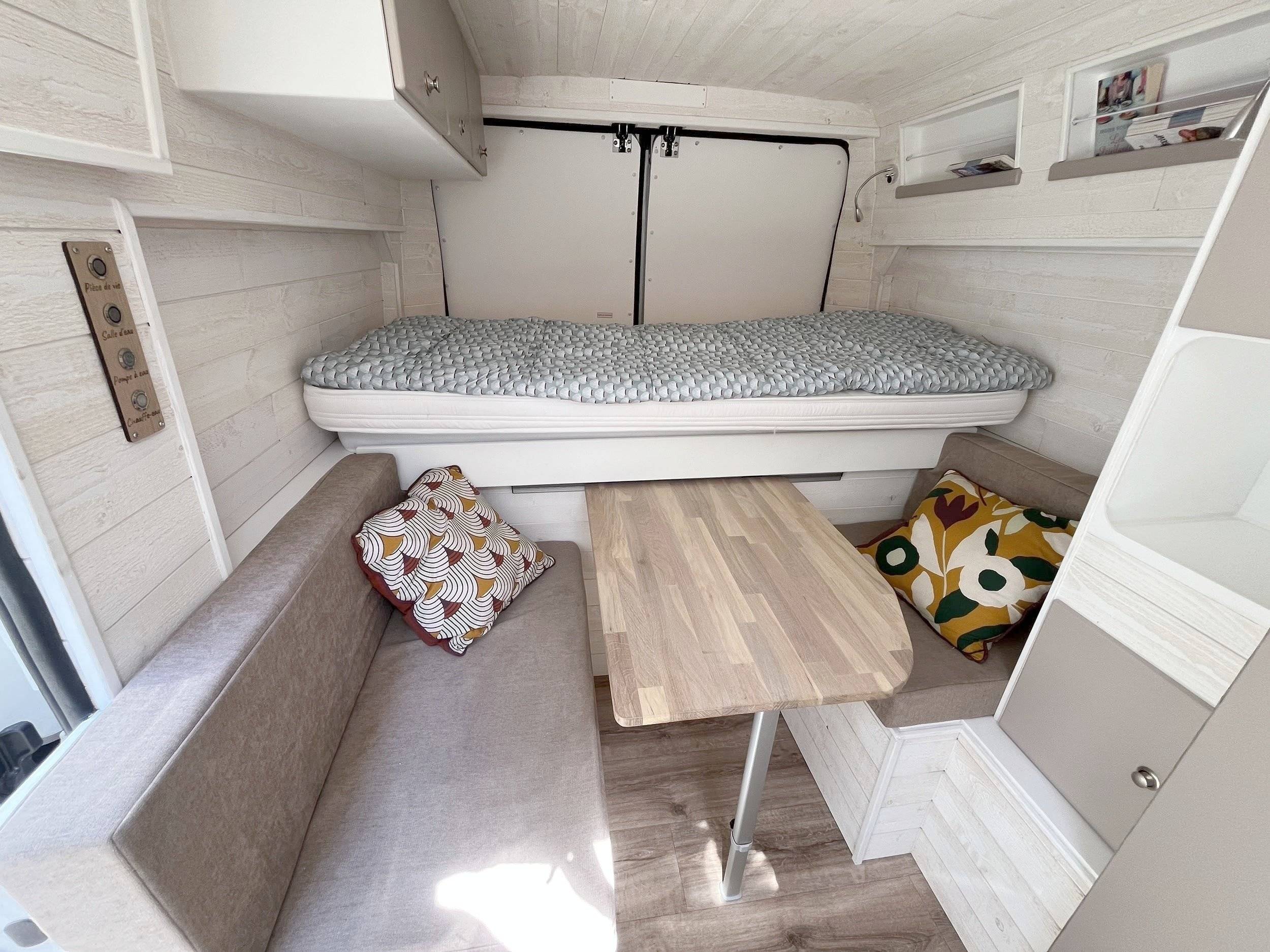 Área de jantar Fiat Ducato 2,3 l 120 ch - Yescapa