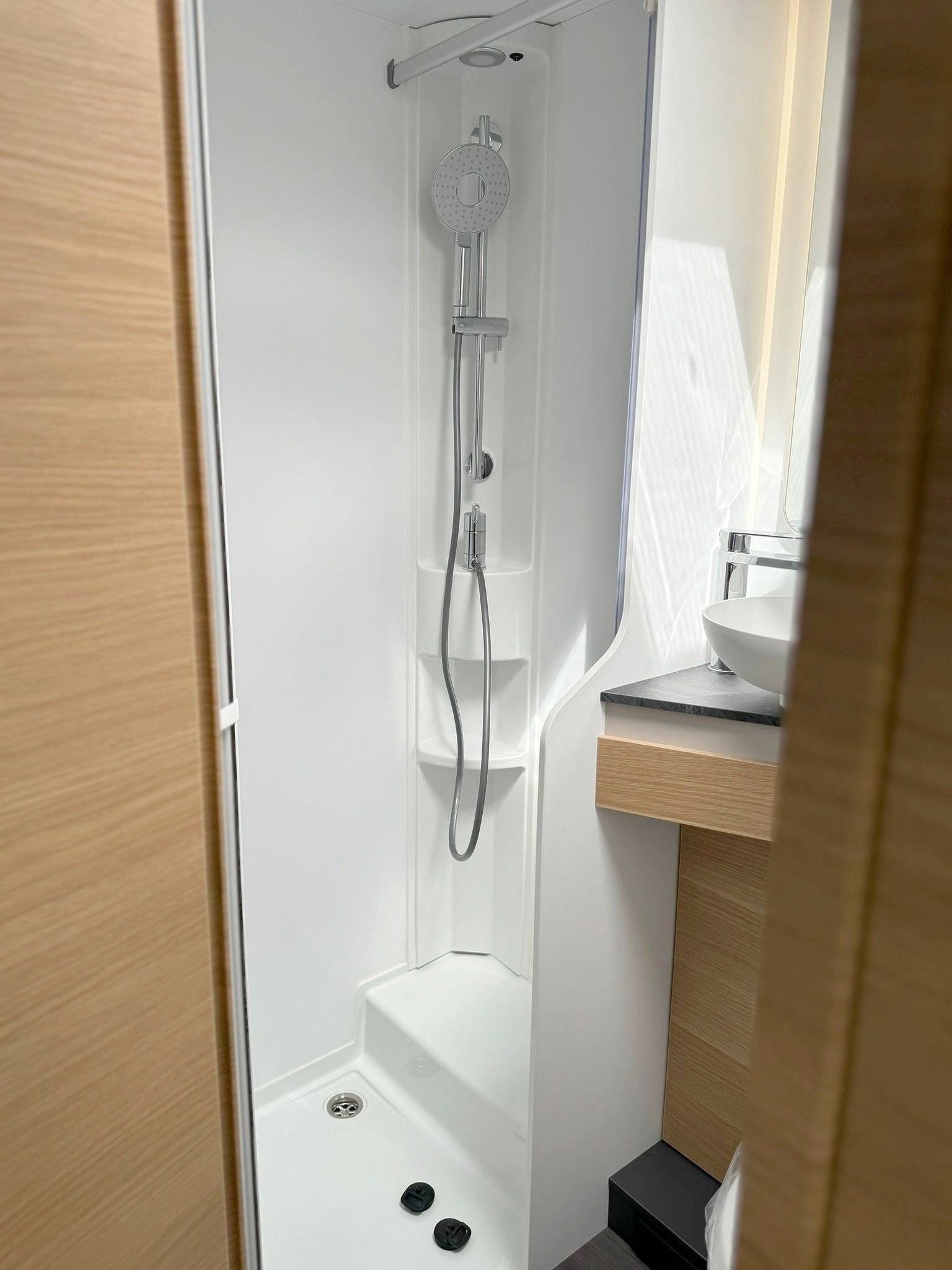 Adria ADRIA CORAL AXESS XL 670 DK