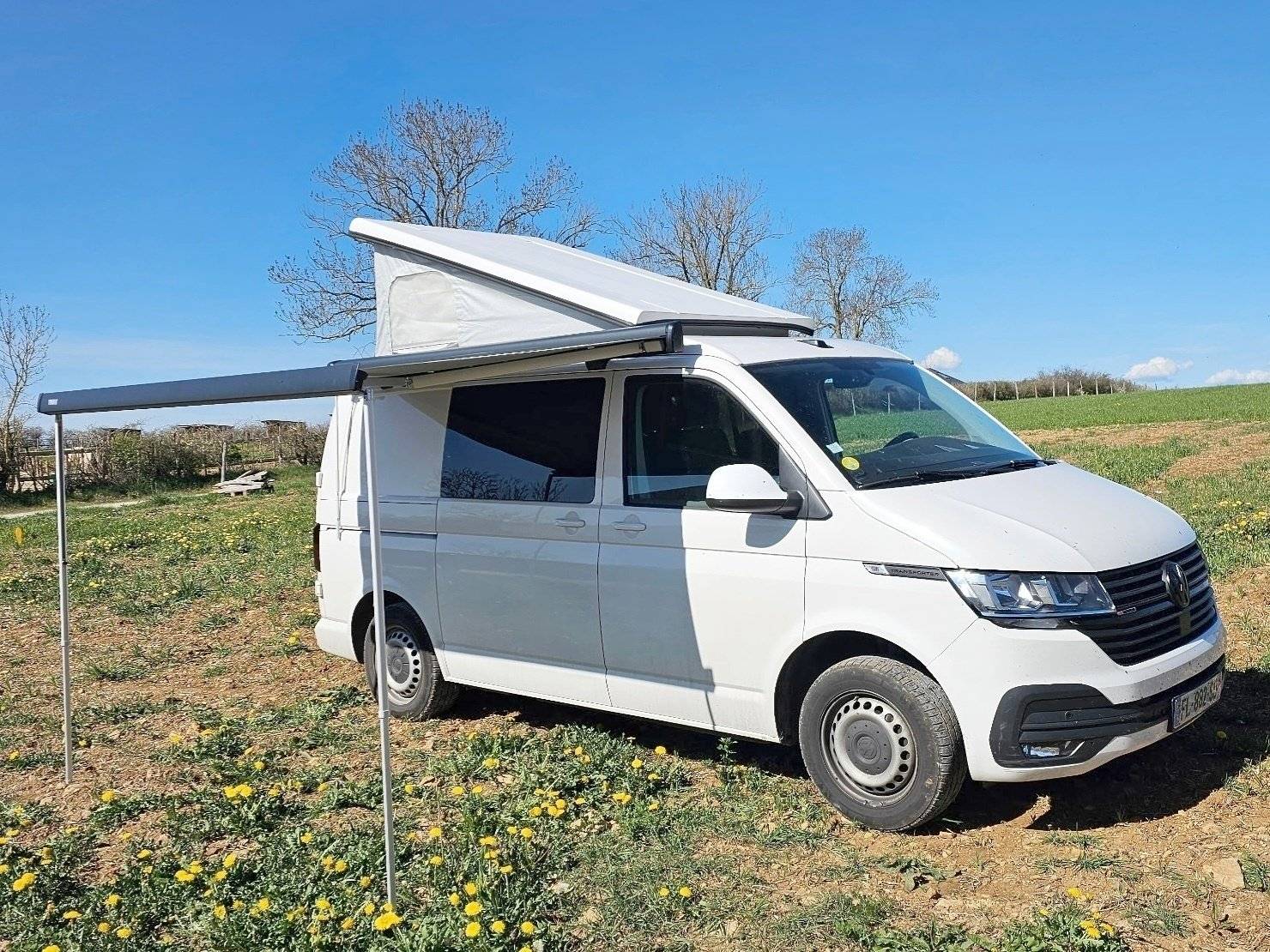 Vista del vehicle angle davanter Volkswagen - Yescapa