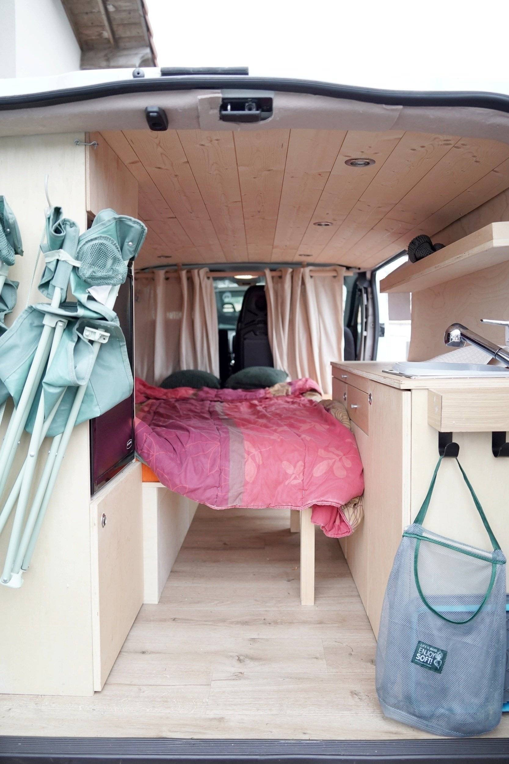 Berth Renault Renault trafic 3 - Yescapa