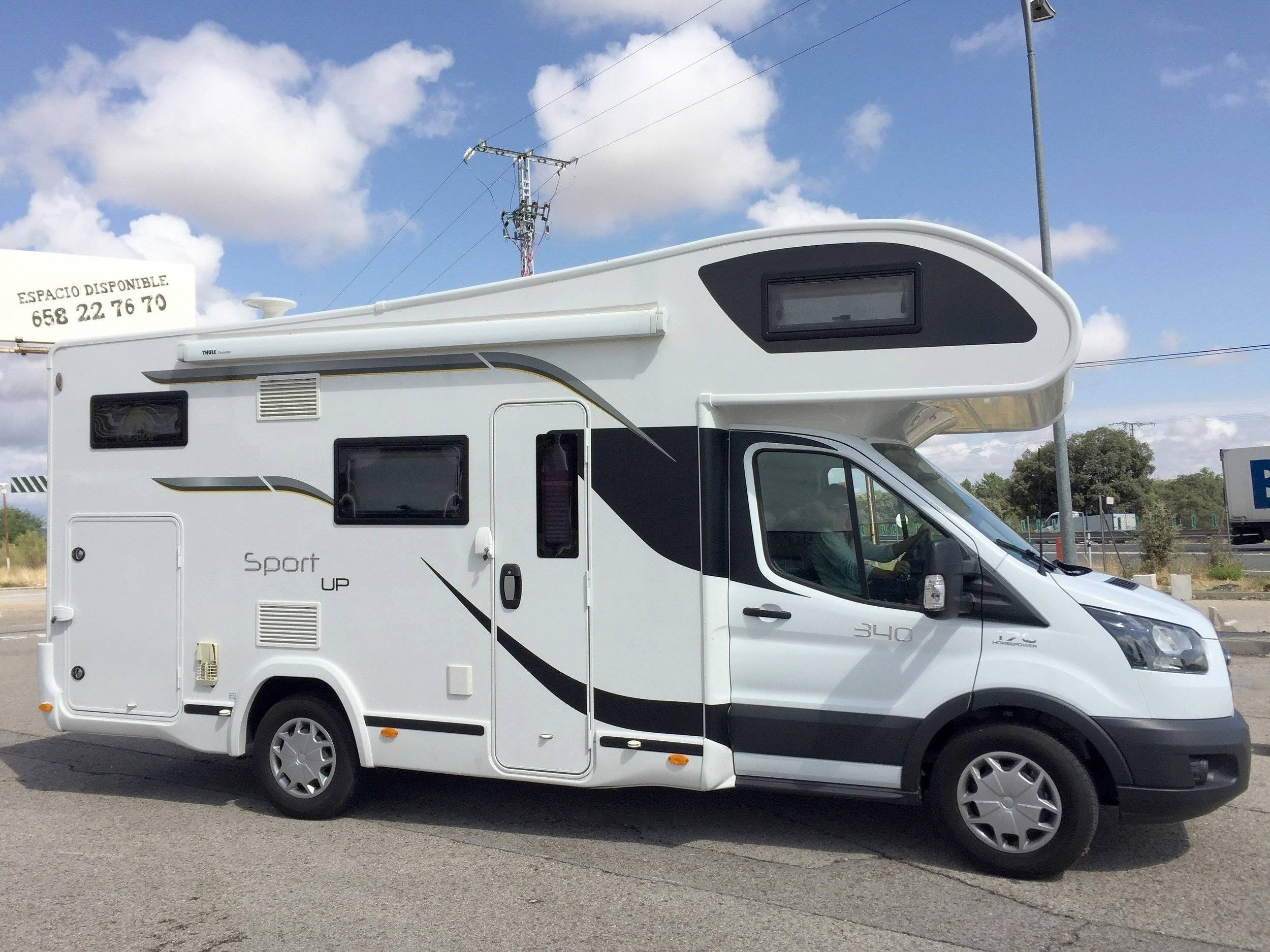 Voorkant 3/4 Ford Transit 2,0 l 170 ch - Yescapa