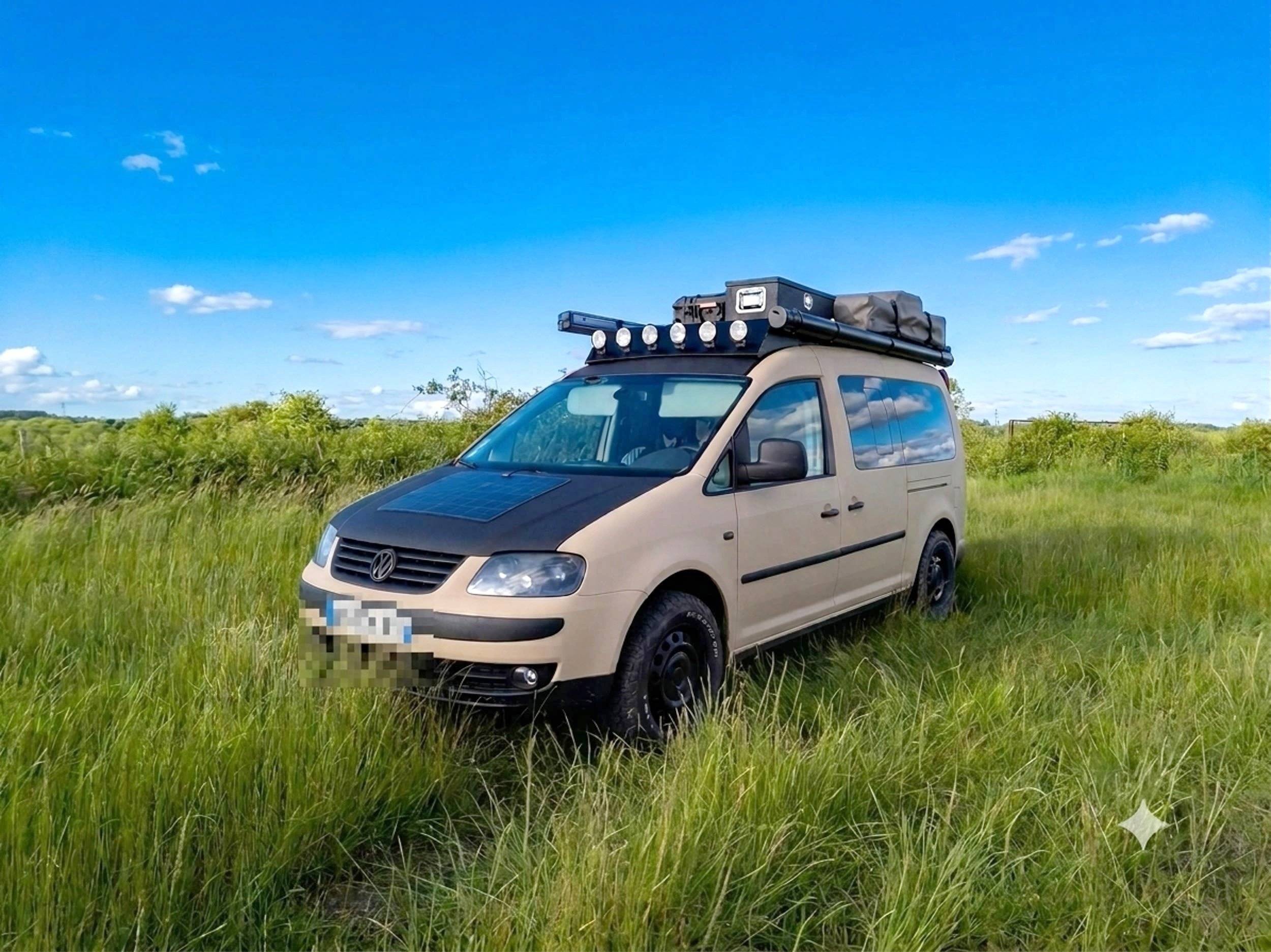 Vista del vehículo ángulo delantero Volkswagen Caddy Maxi 2 l 102 ch - Yescapa