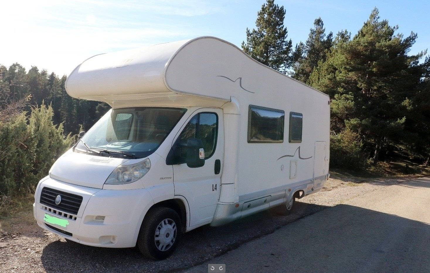 Vue avant de 3/4 Iveco Daily 2,3 l 130 ch - Yescapa