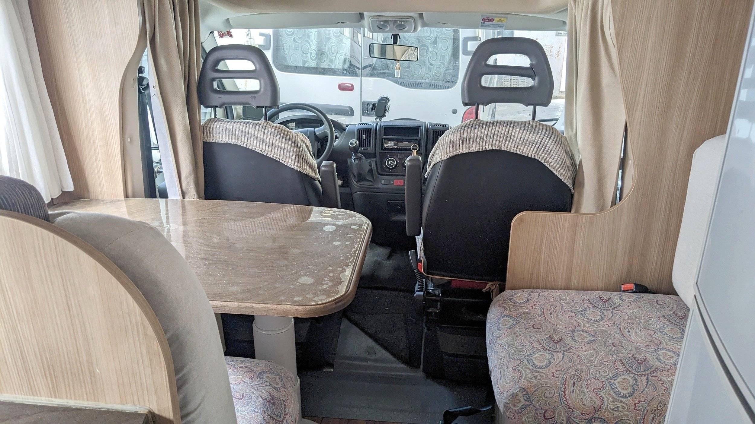 Área de jantar Fiat fiat ducato 2,3 - Yescapa