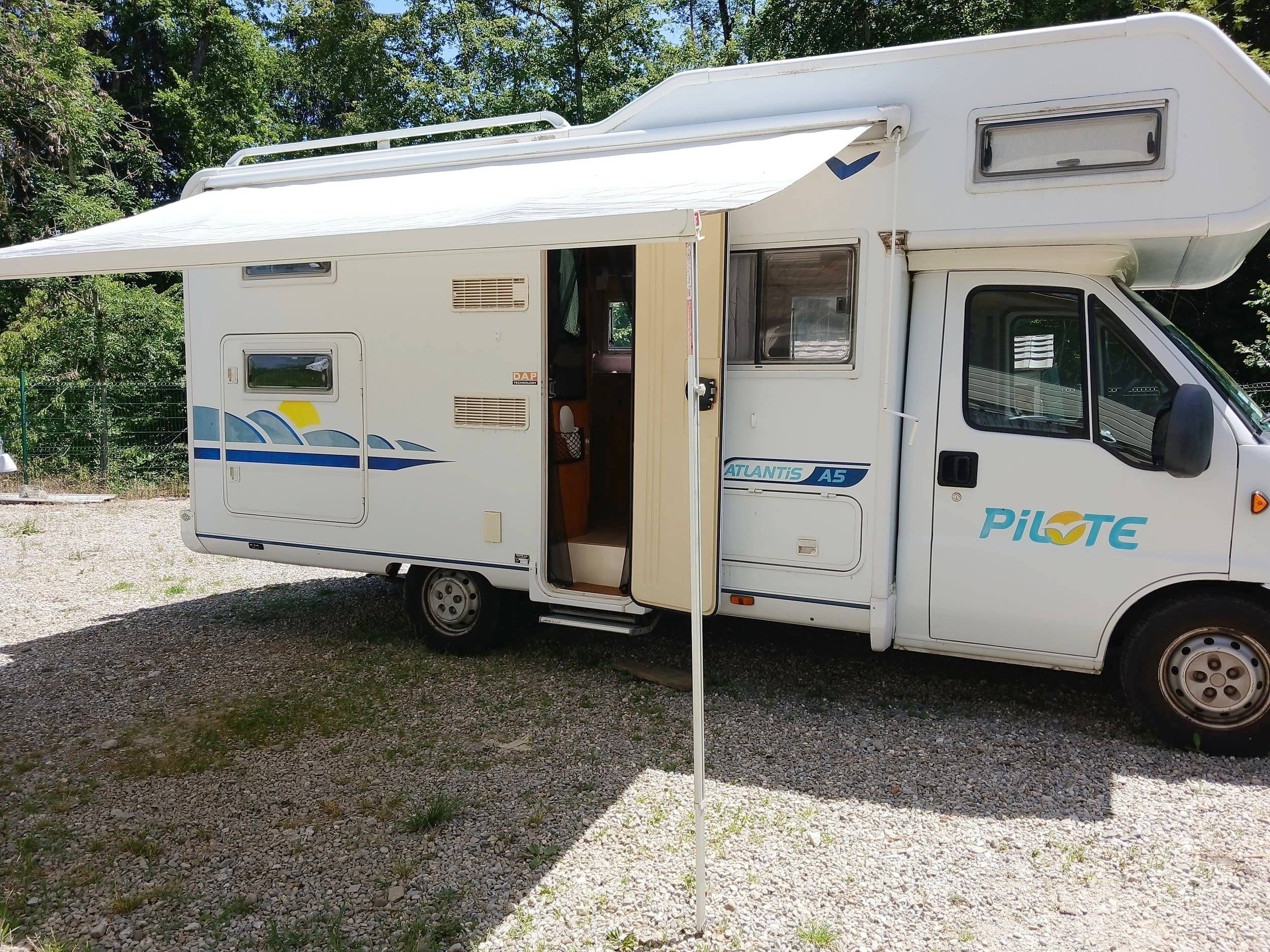 Vista de 3/4 Fiat Ducato 2.8 JTD - Yescapa