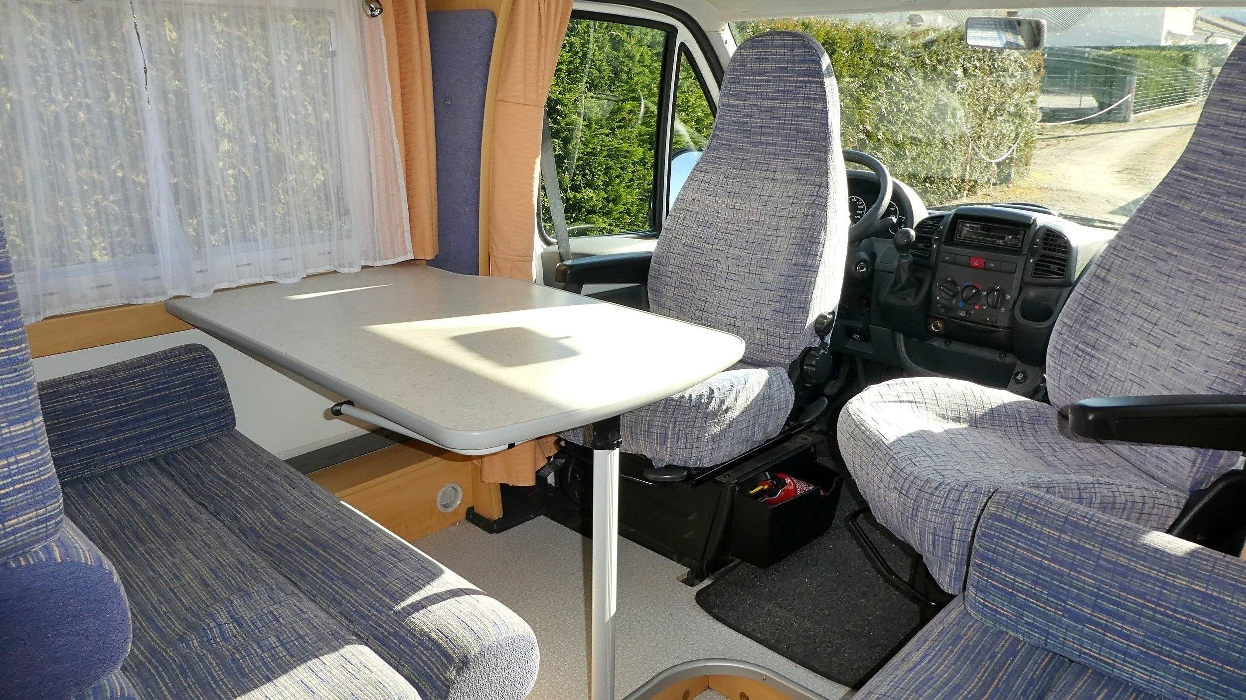 Área de jantar Citroën Jumper 2,2 l 130 ch - Yescapa