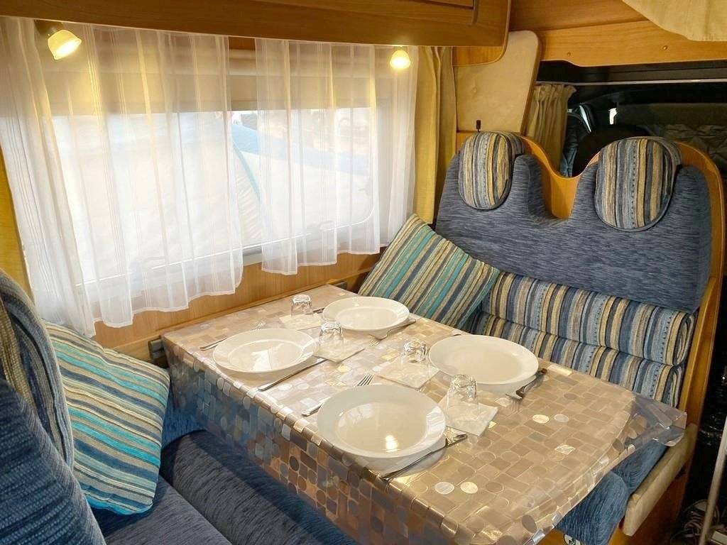 Dinette Ford Transit 2,2 l TDCi 115 ch. - Yescapa