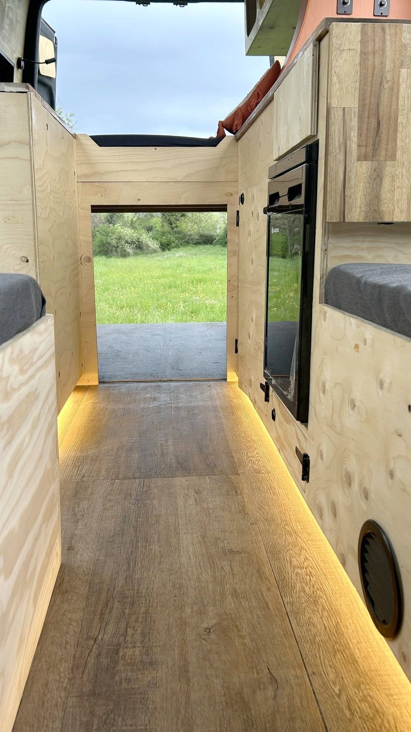 Plazas en cama Mercedes Sprinter 2,14 l 163 ch - Yescapa