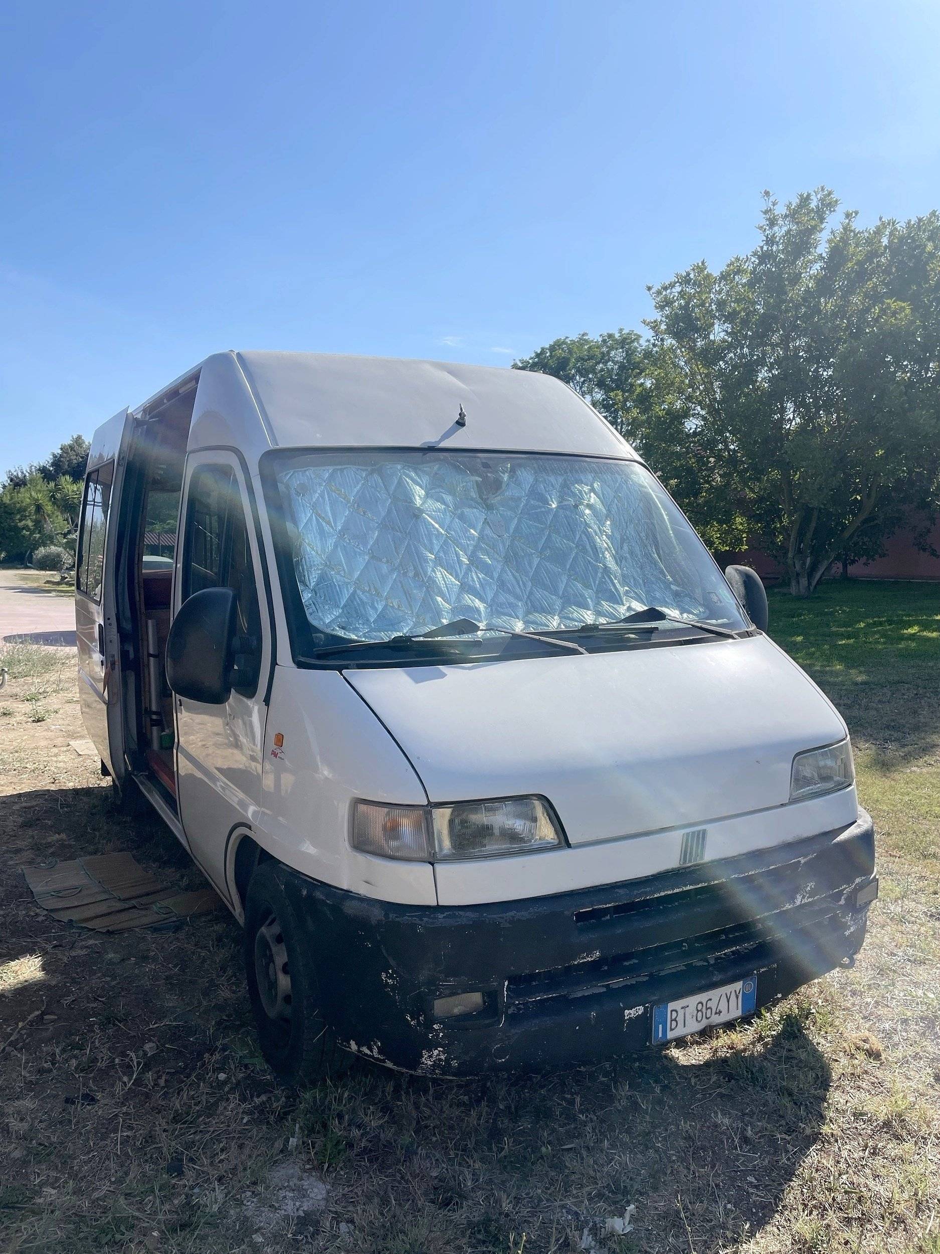 schräge Vorderansicht Fiat Ducato 2,8 l 115 ch/Al-Ko - Yescapa