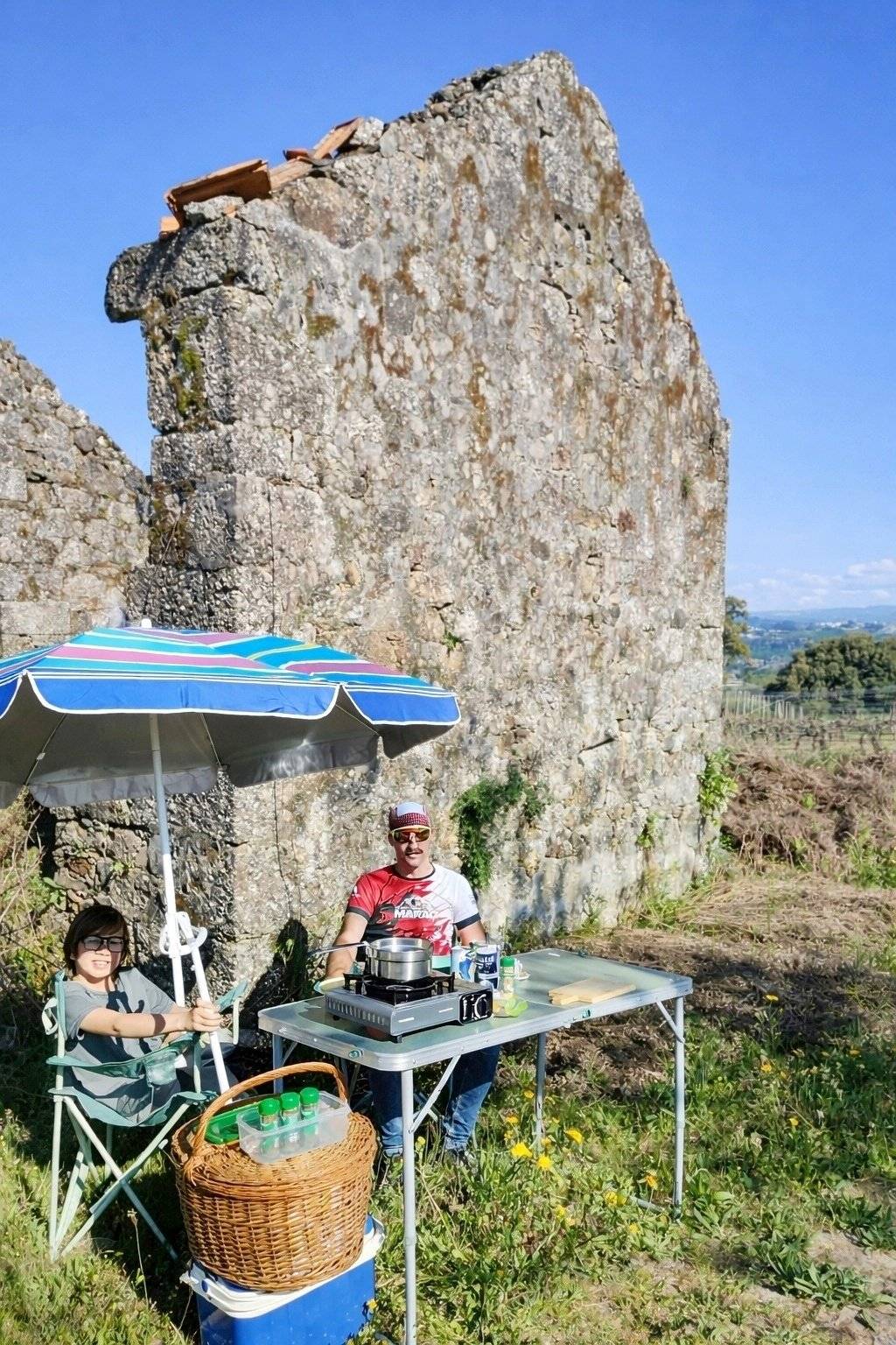 Dining Area Mitsubishi L300 - Yescapa