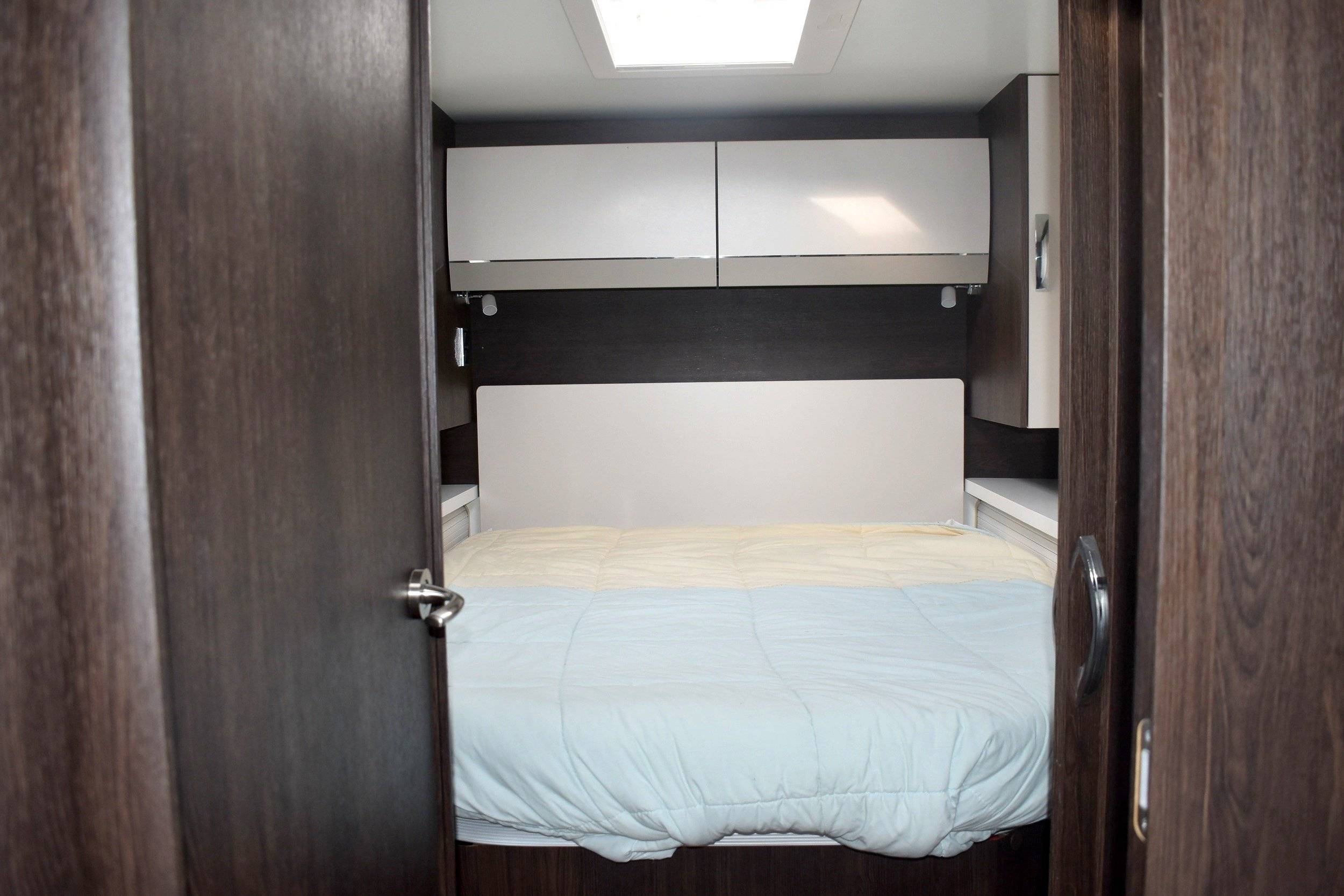 Couchages Ford Transit 2,0 l 170 ch - Yescapa