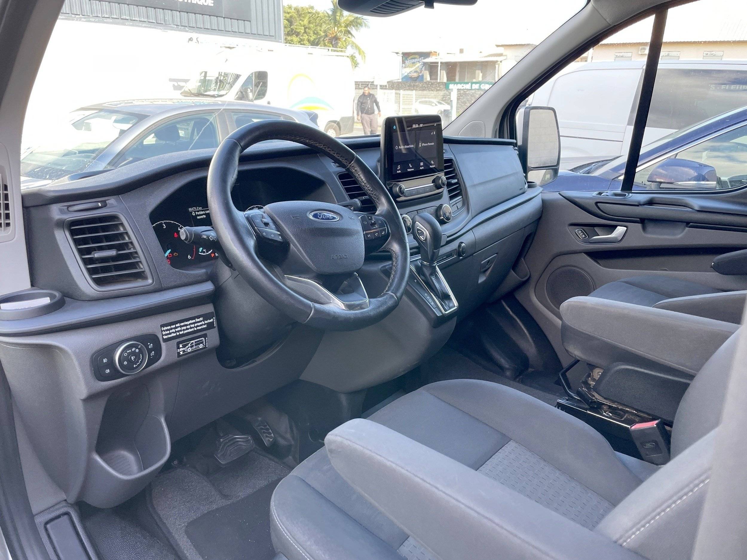Driver's compartment  - Yescapa