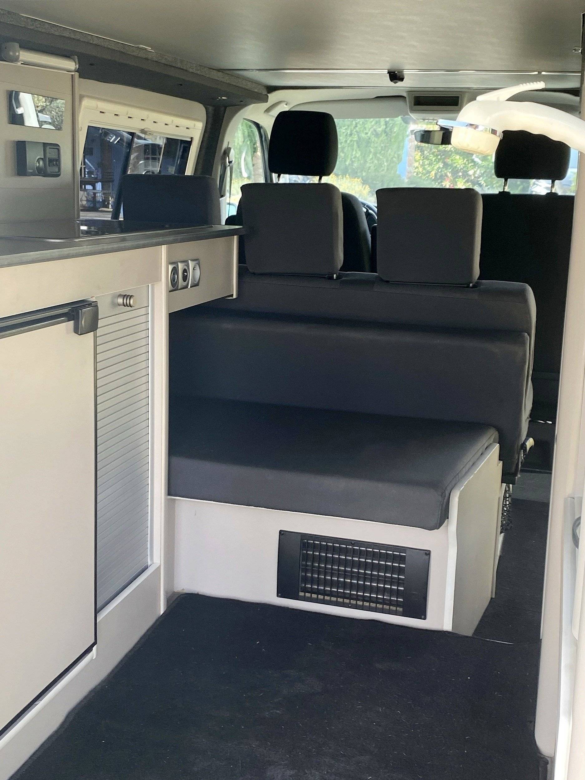 Loisirs 12 Connect Van