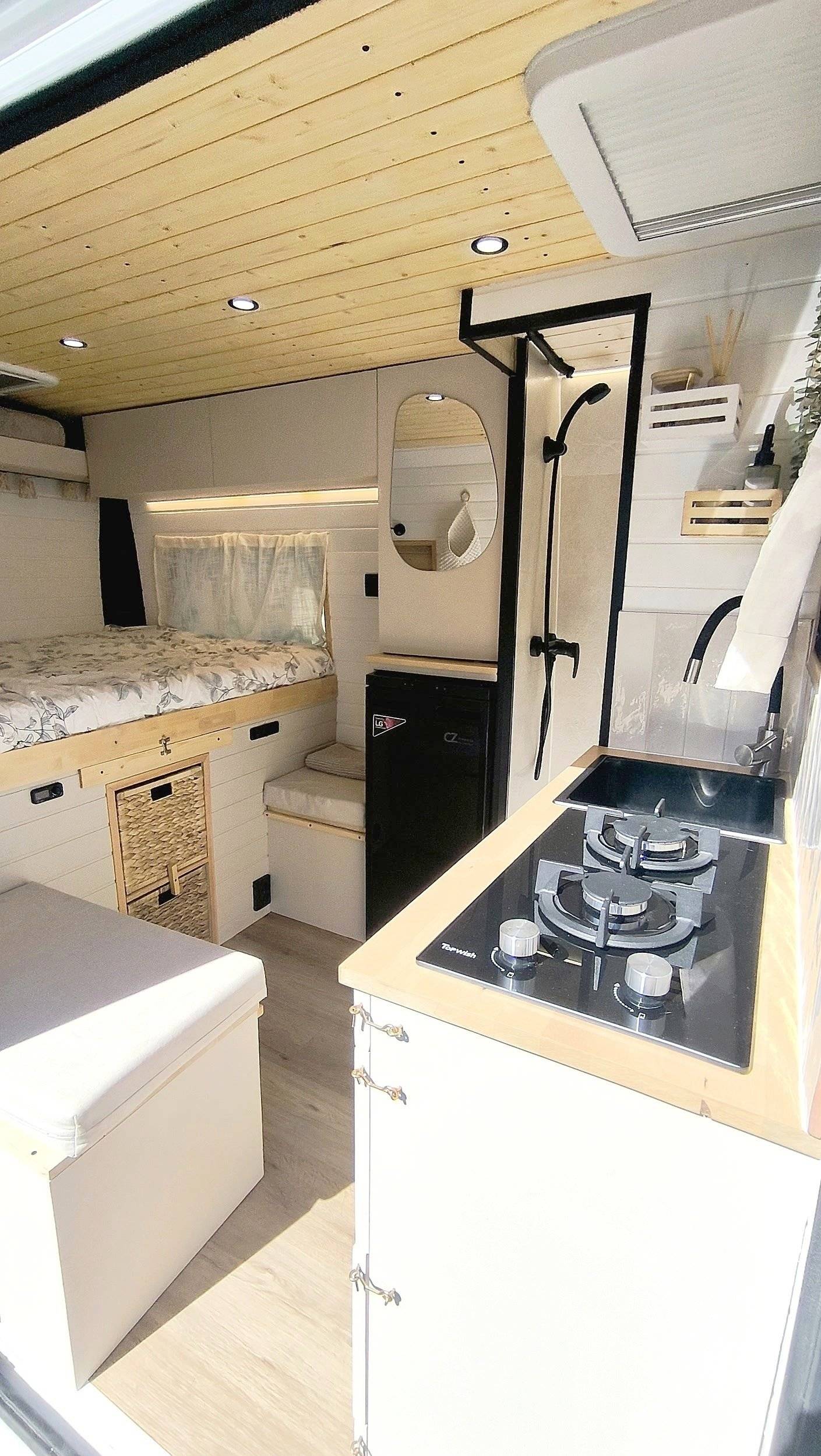 Vista de 3/4 Peugeot Boxer - Yescapa