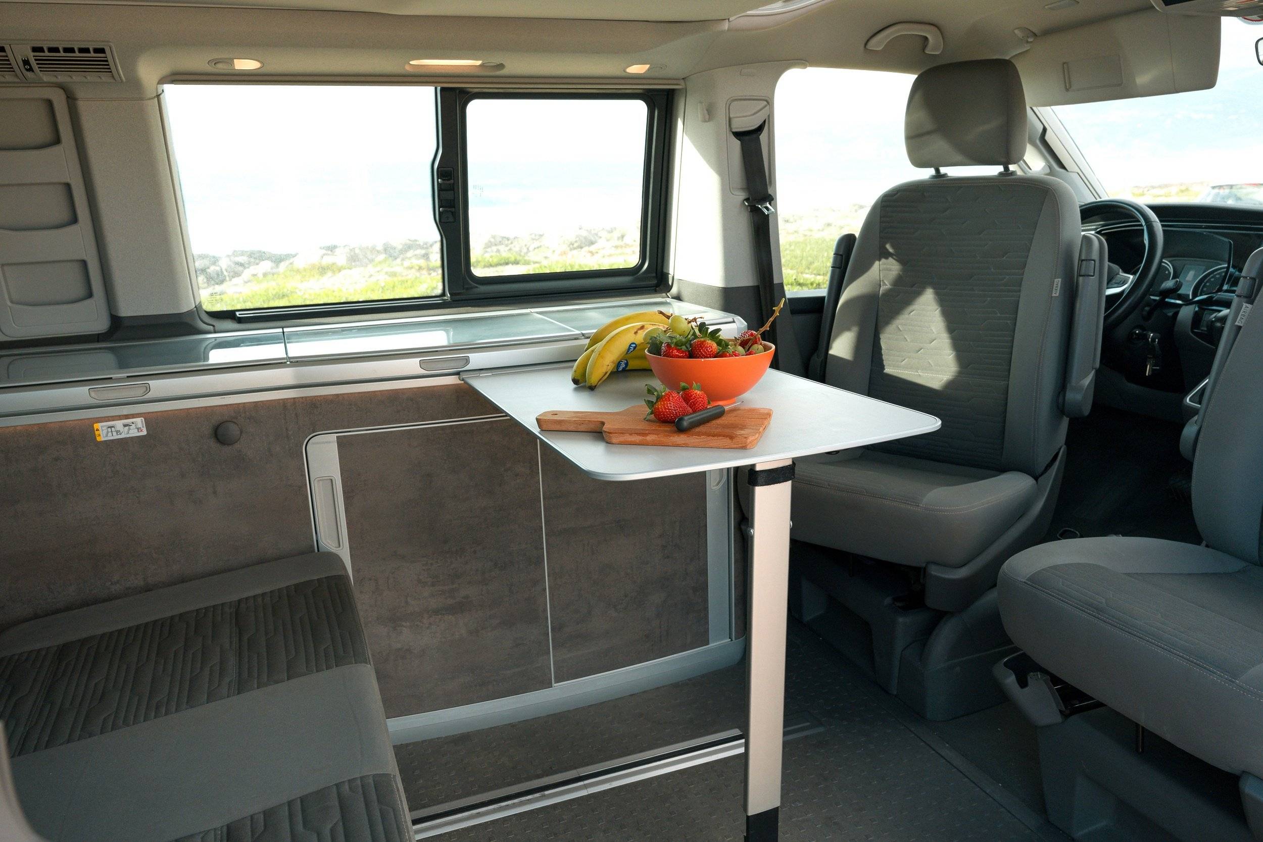 Coin repas Eu California Standard 4 Auto Base Eu California Standard 4 Auto Base - Yescapa