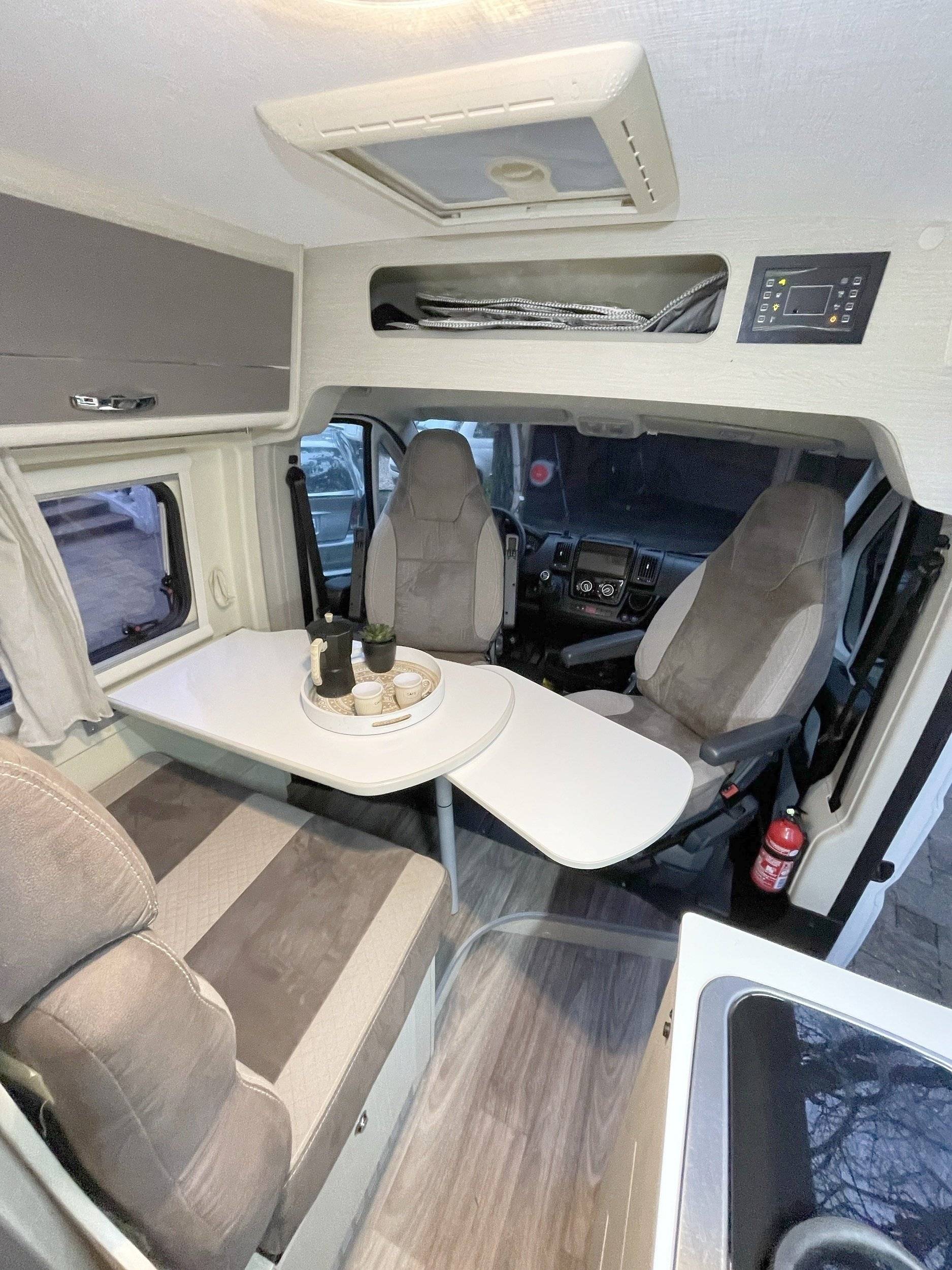 Dinette Fiat Ducato 2,3 l Multijet 130 ch. - Yescapa