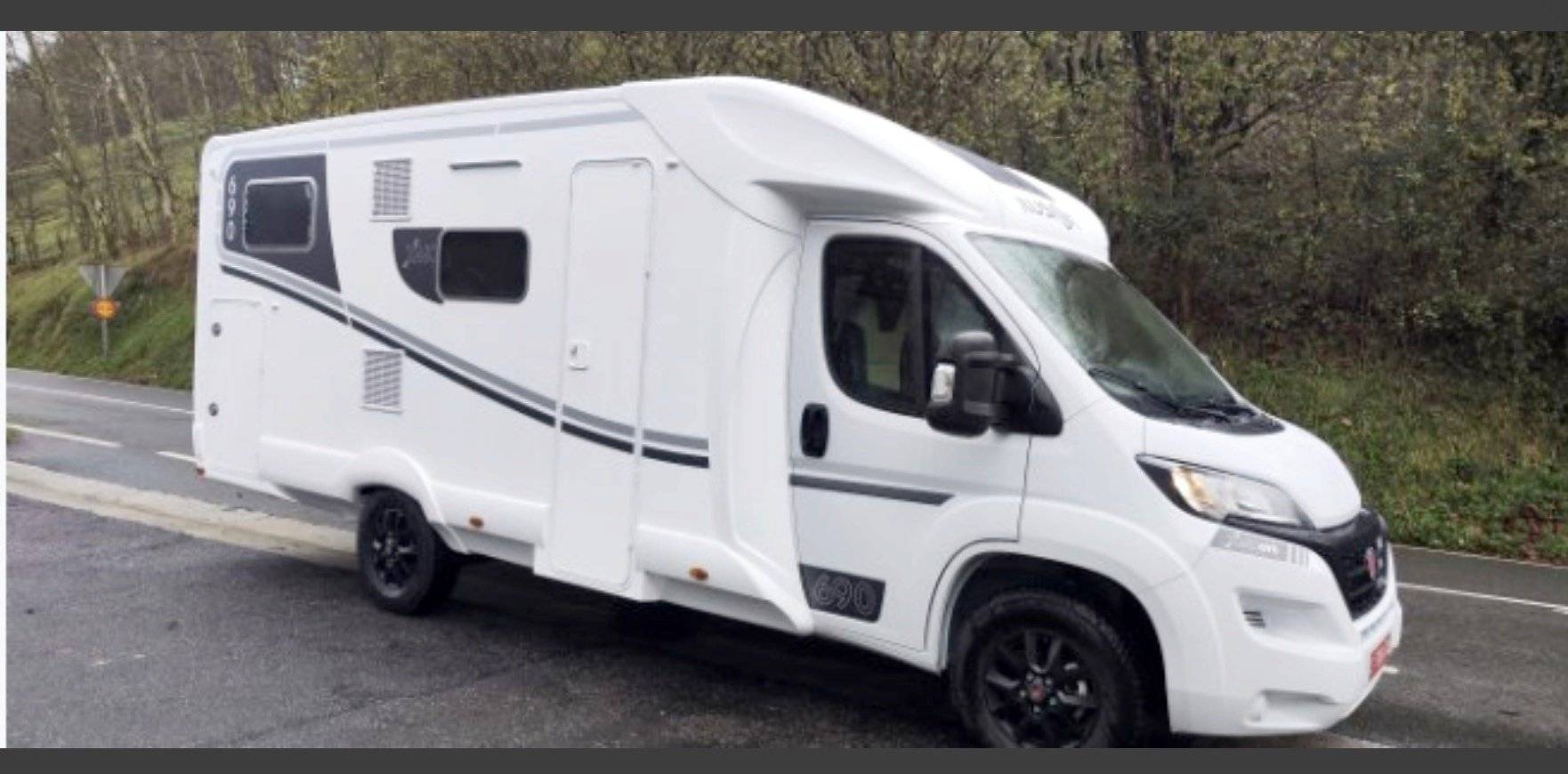 Front view from 3/4 Fiat 2,3 l 130 ch - Yescapa