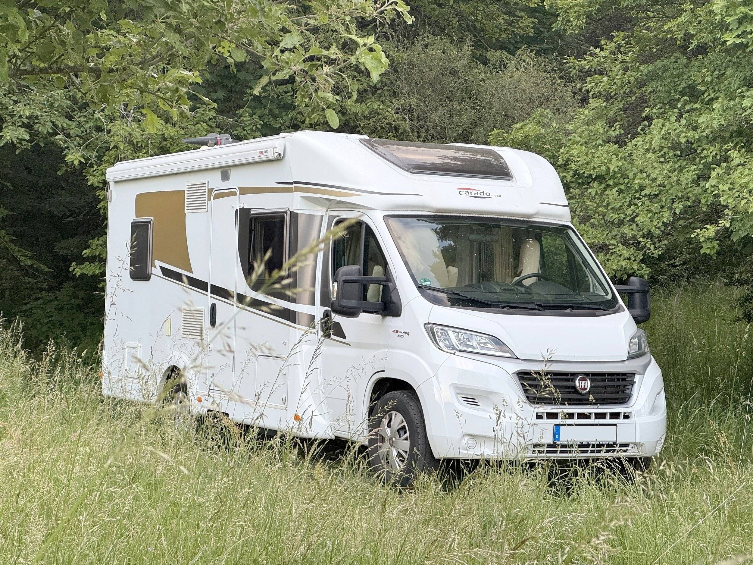 schräge Vorderansicht Fiat Ducato 130 Multijet II 2.3D der 3. Generation (Typ 250) - Yescapa