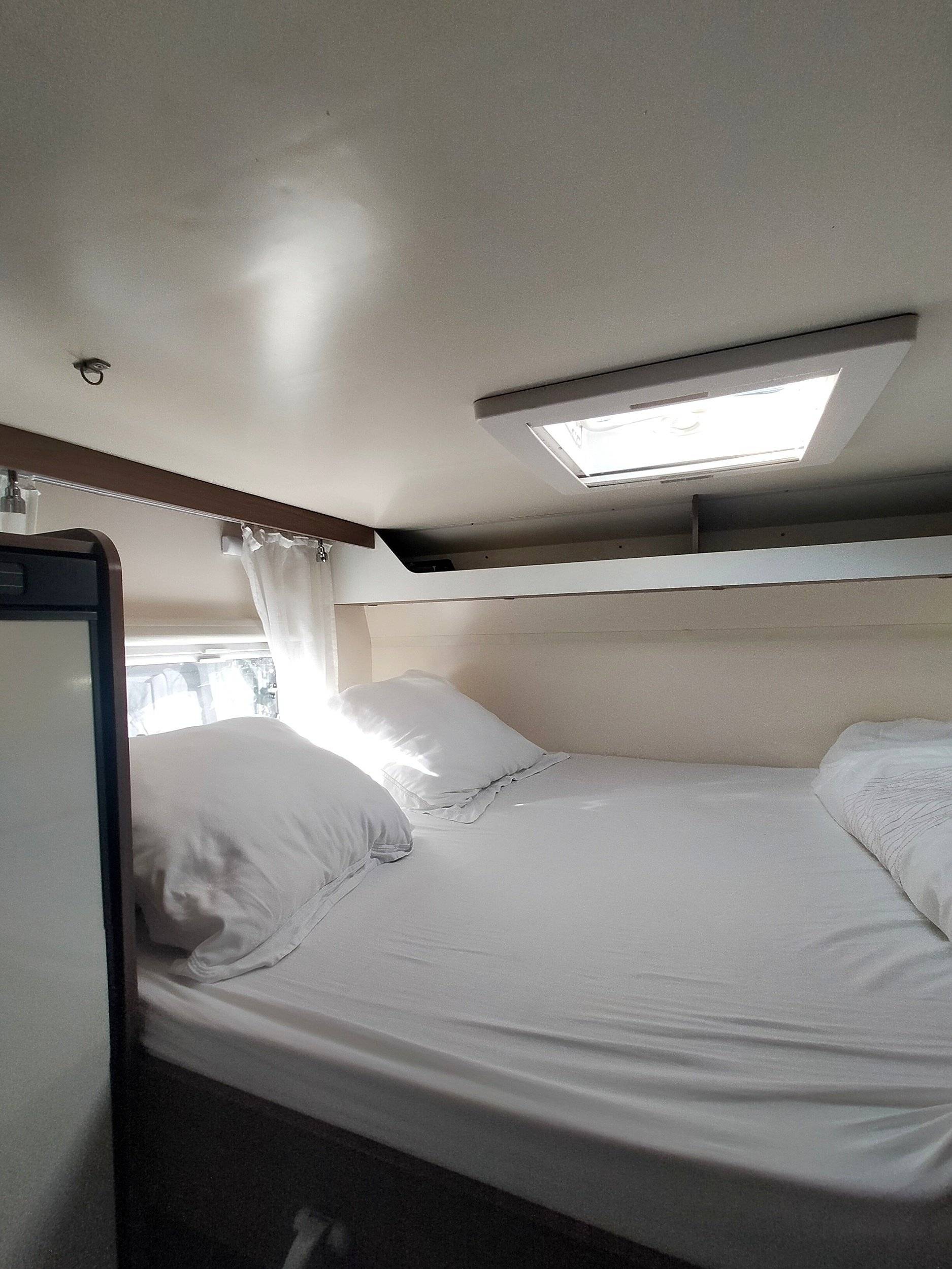 Couchages Ford Transit 2,0 l 170 ch - Yescapa