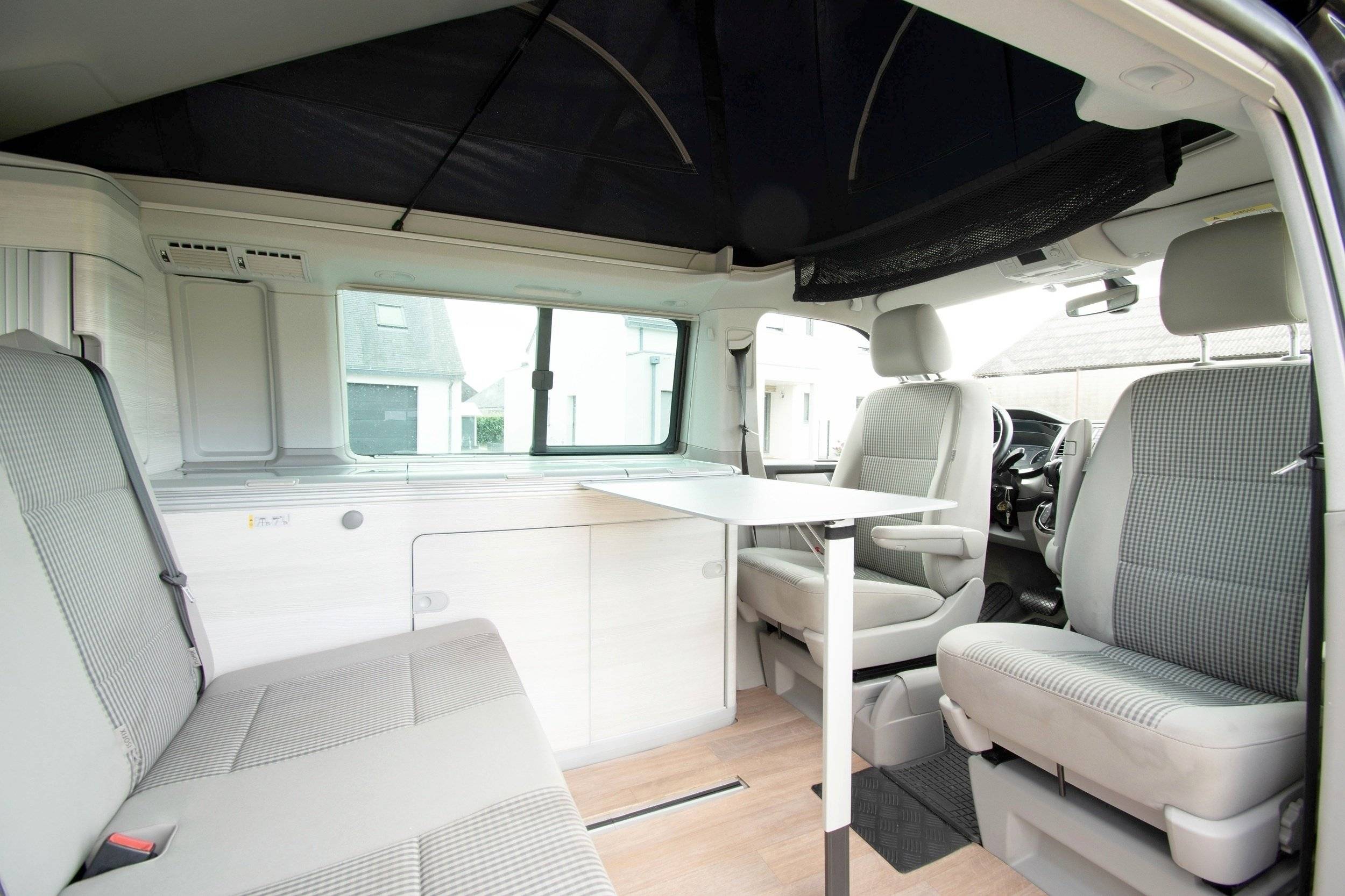 Menjador Volkswagen Volkswagen T6 California Coast - Yescapa