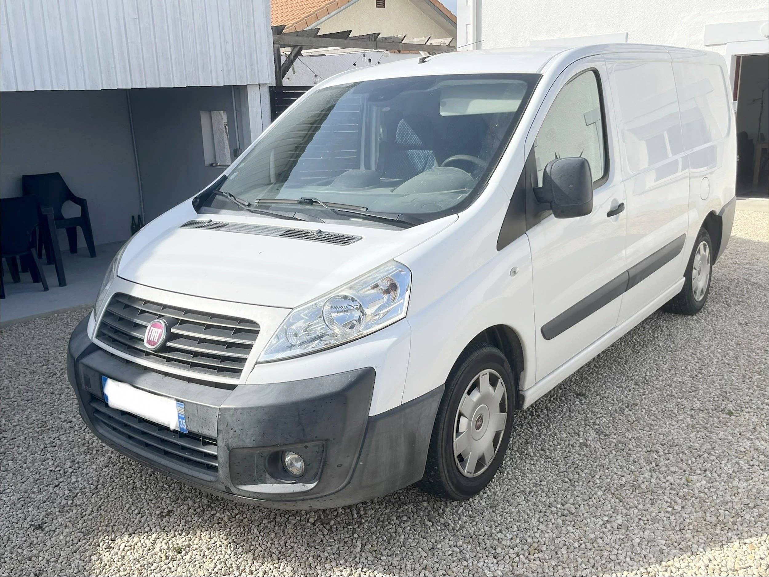 Front view from 3/4 Fiat - Yescapa