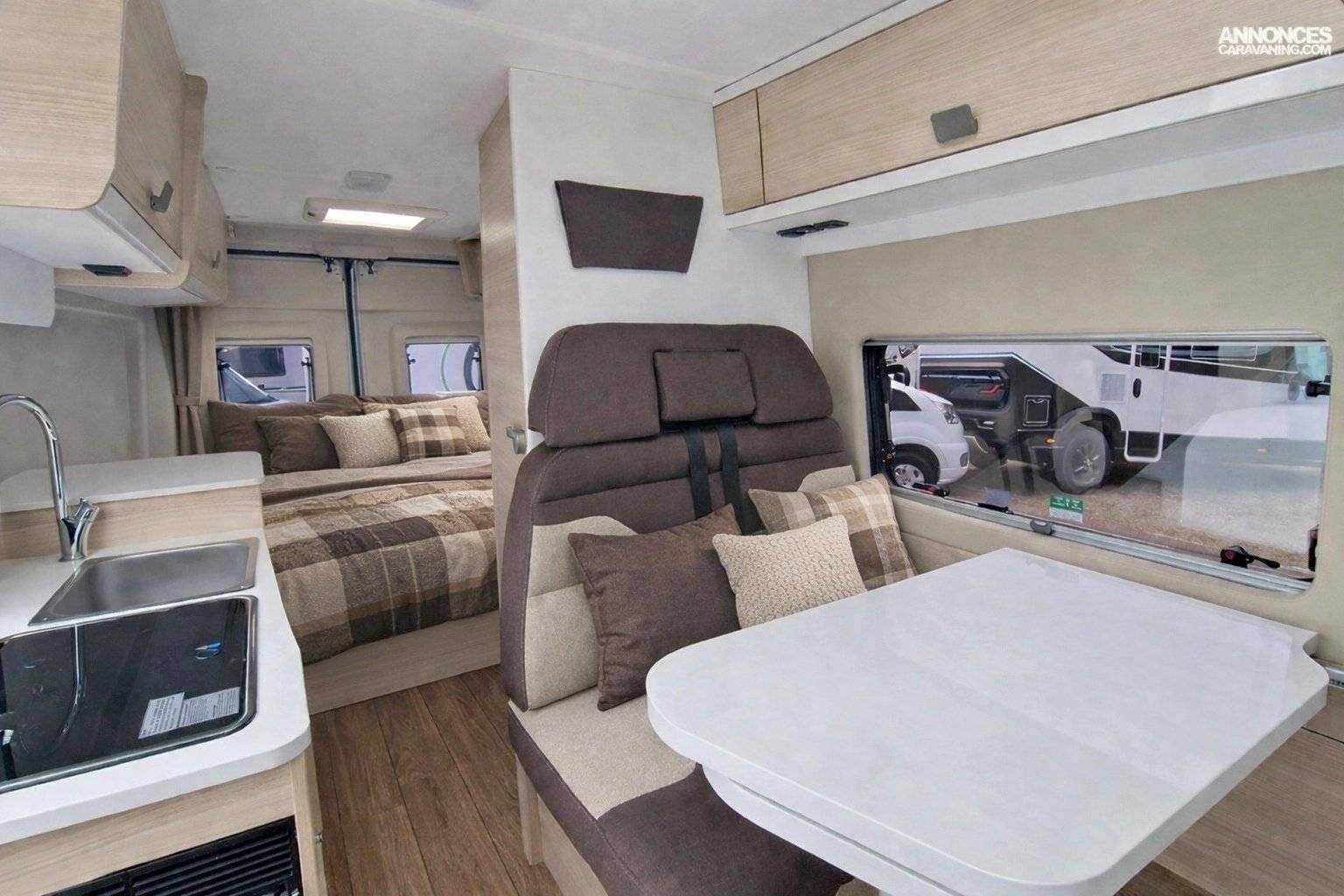 Chausson 594 first line