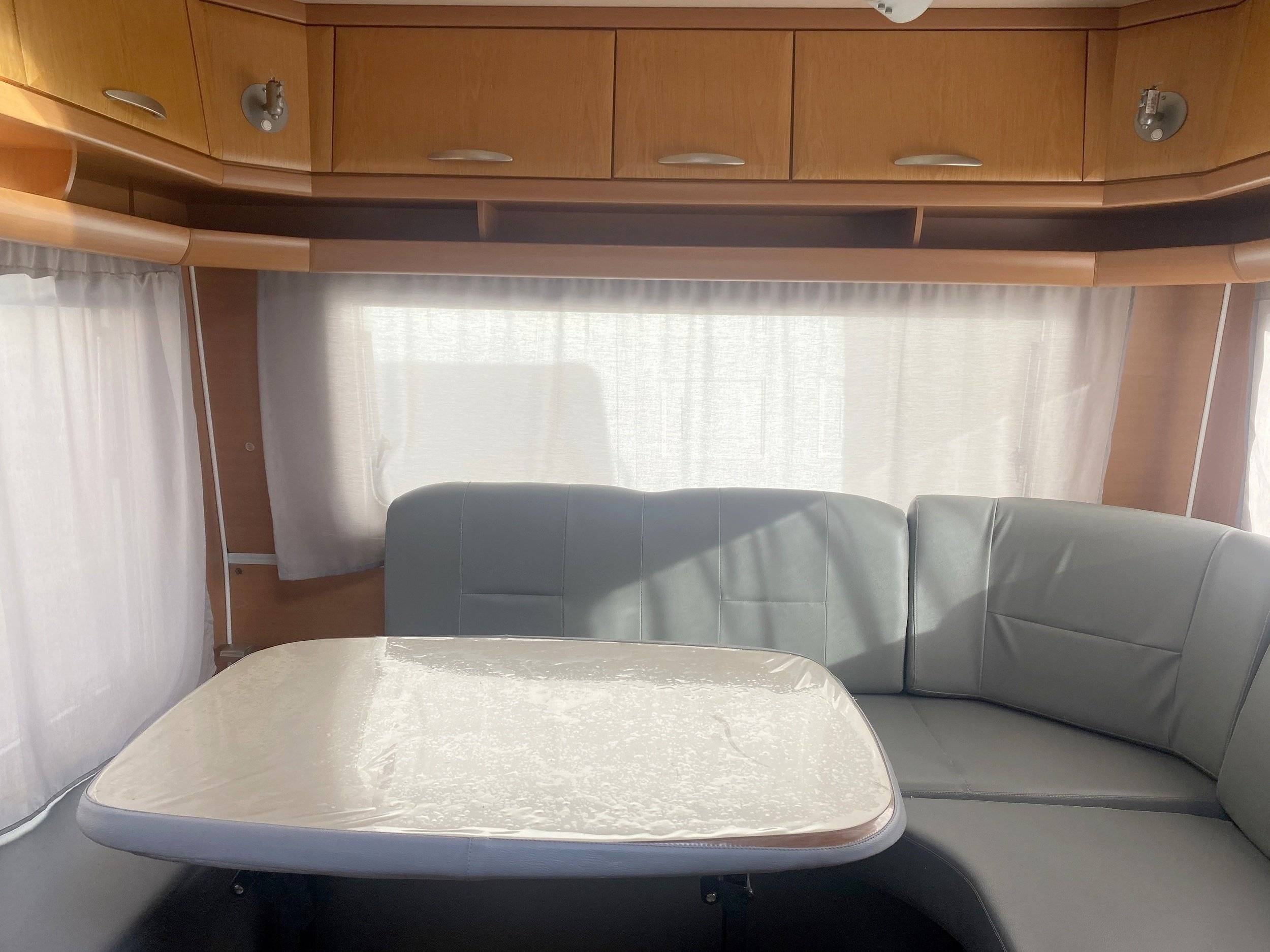 Área de jantar Ford - Yescapa