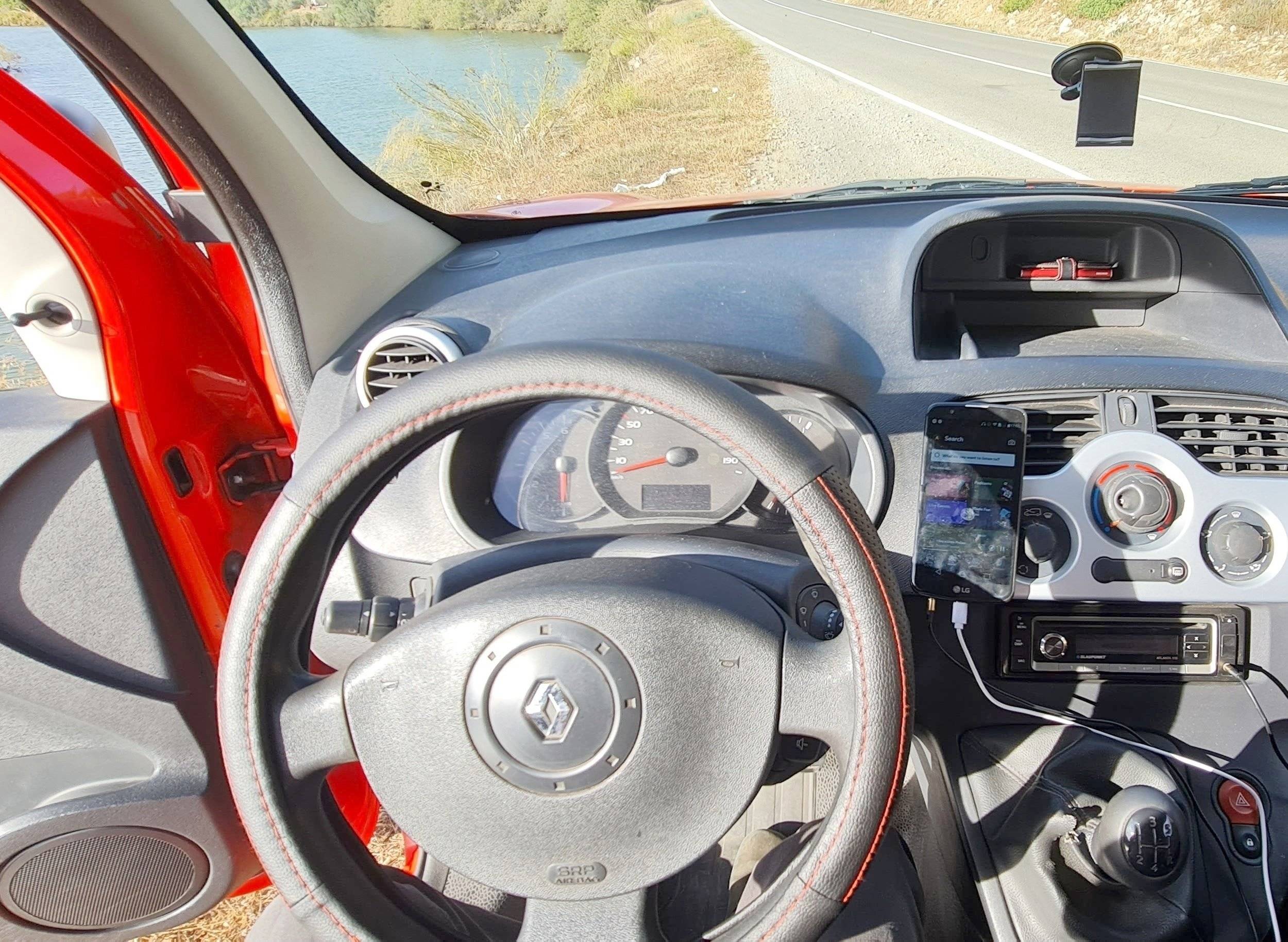 Fahrerbereich Renault Kangoo Maxi - Yescapa