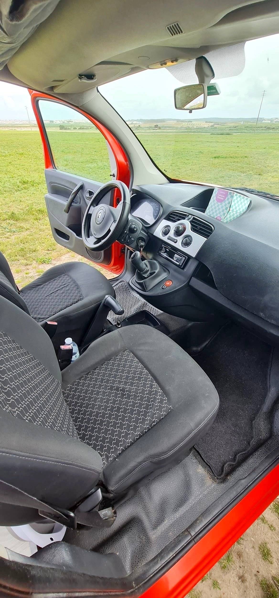 Driver's compartment Renault Kangoo Maxi - Yescapa