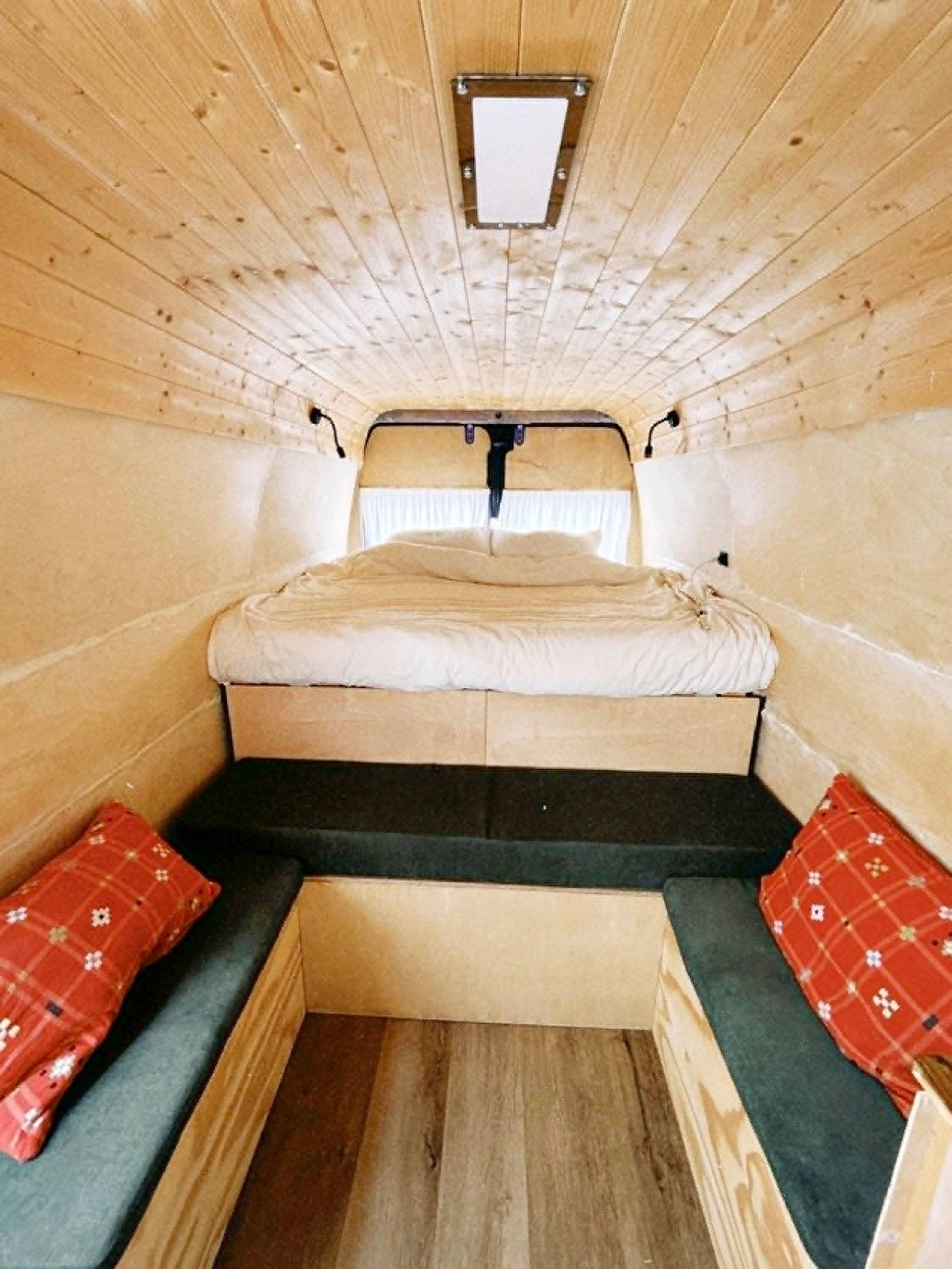 Schlafplätze Mercedes Campervan - Yescapa