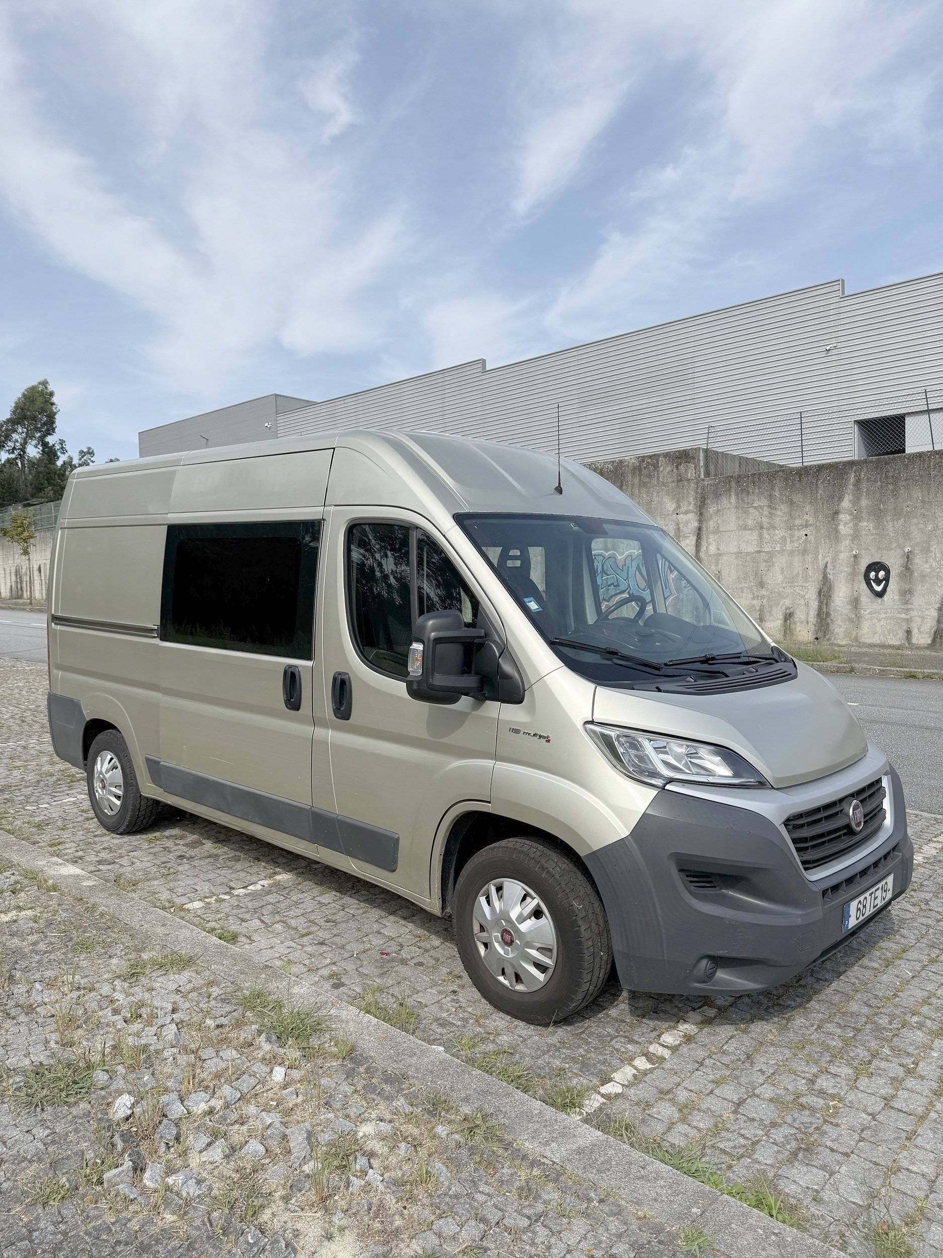 Voorkant 3/4 Fiat Ducato 2,0 l 115 ch - Yescapa