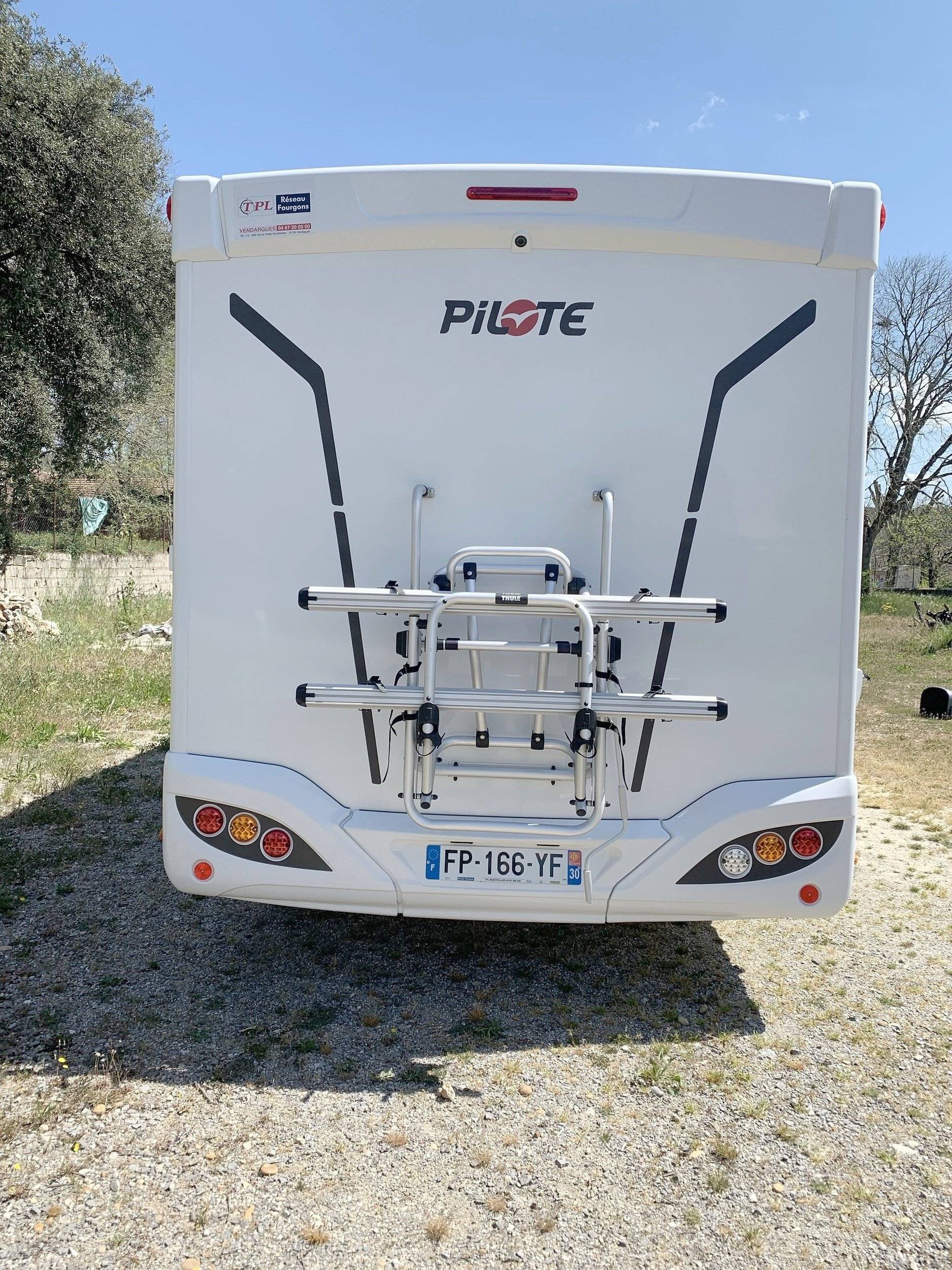 Pilote p696d