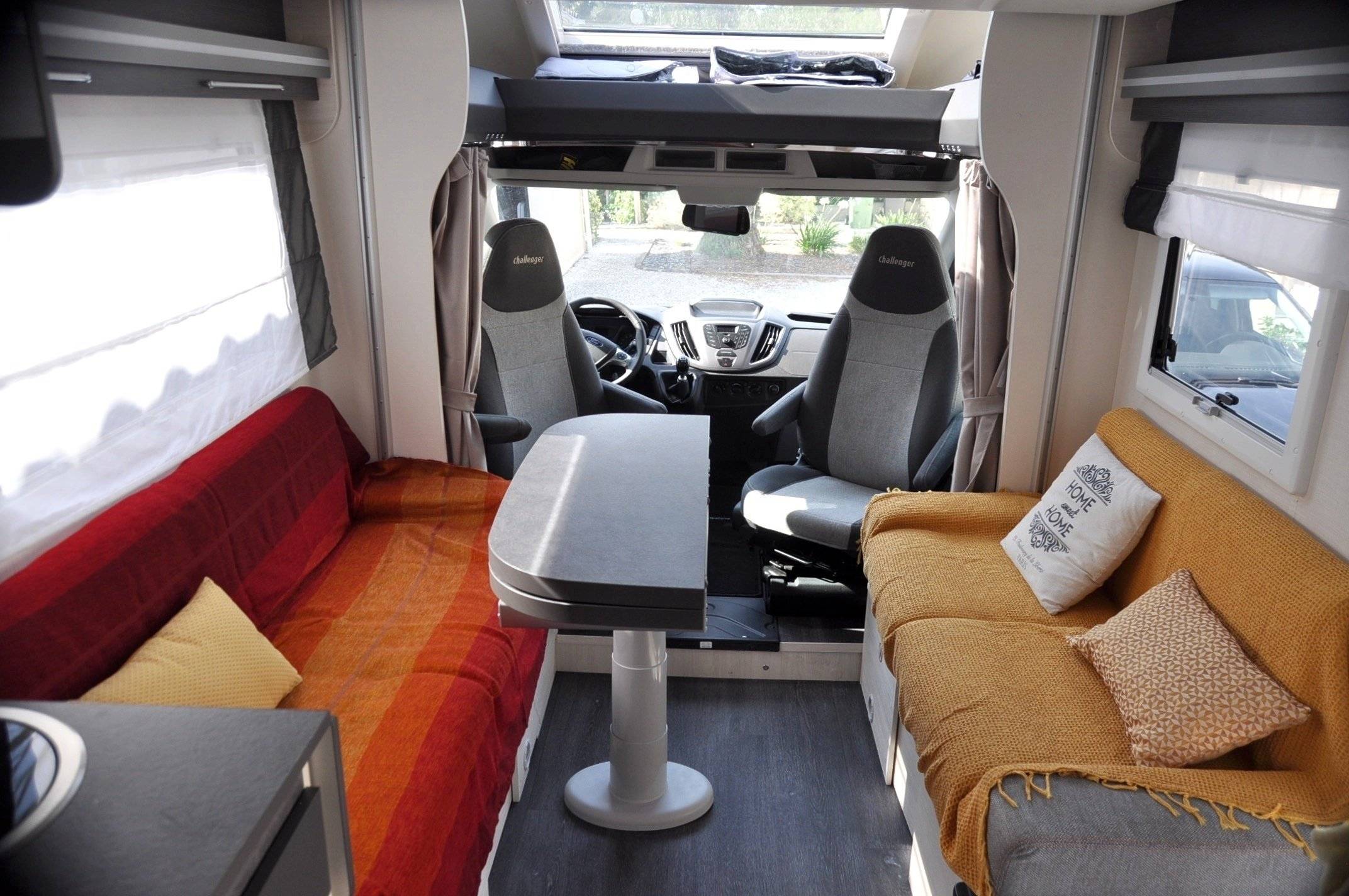Dining Area FORD 2l TDI 170 cv - Yescapa