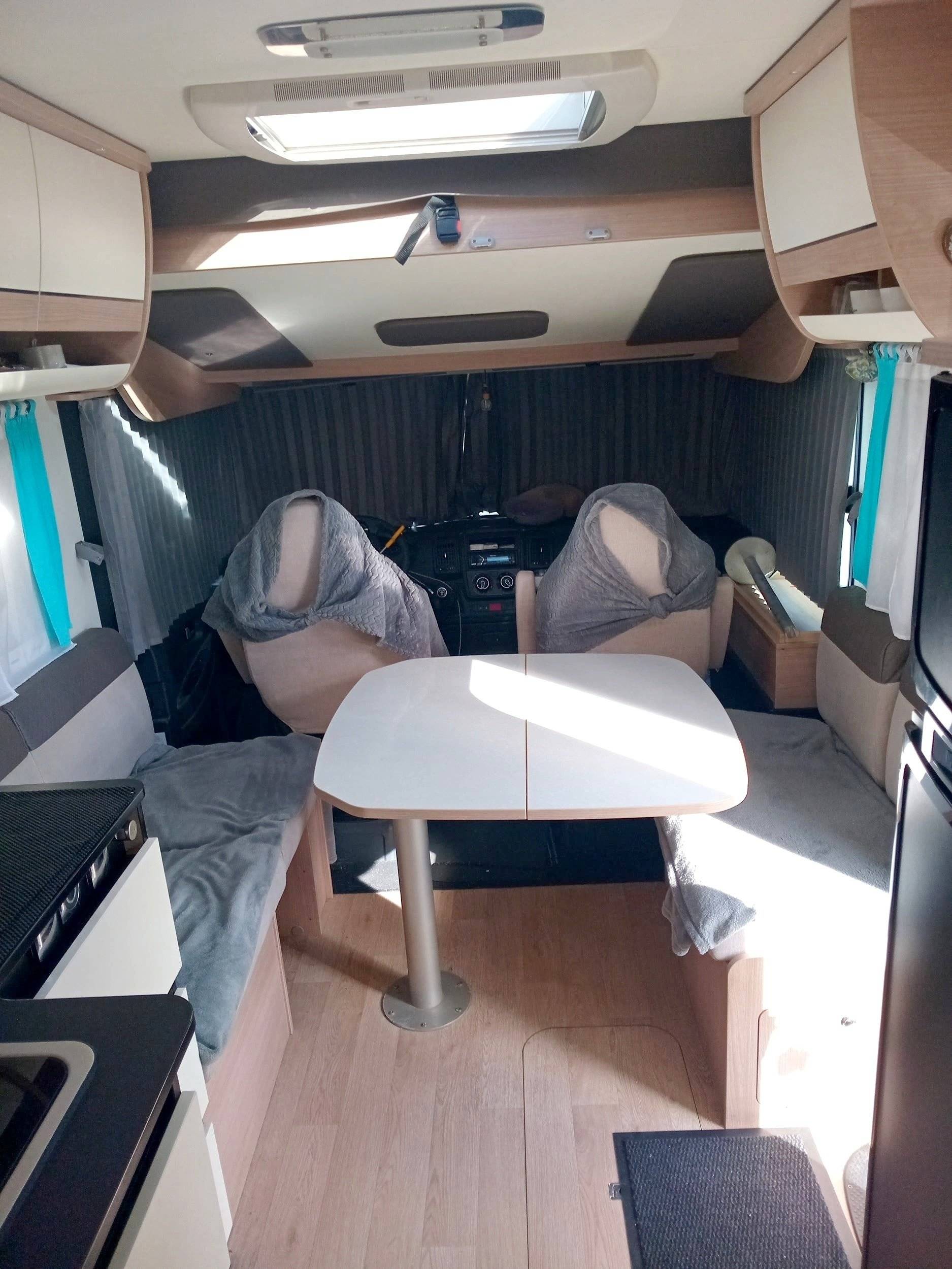 Dining Area Fiat Ducato 2,2 l 120 ch - Yescapa