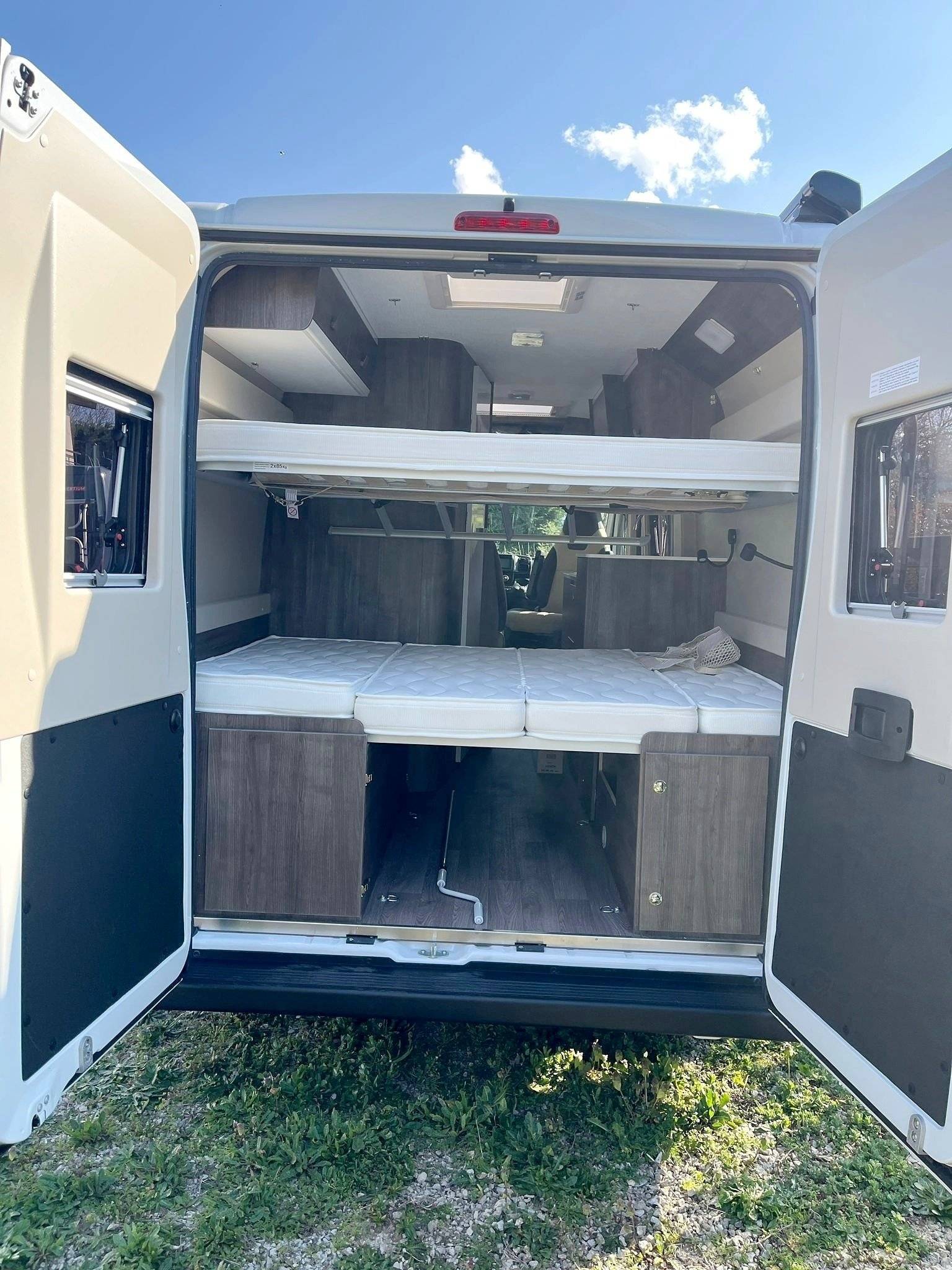 Schlafplätze Fiat Ducato 2,2l 140 CV - Yescapa