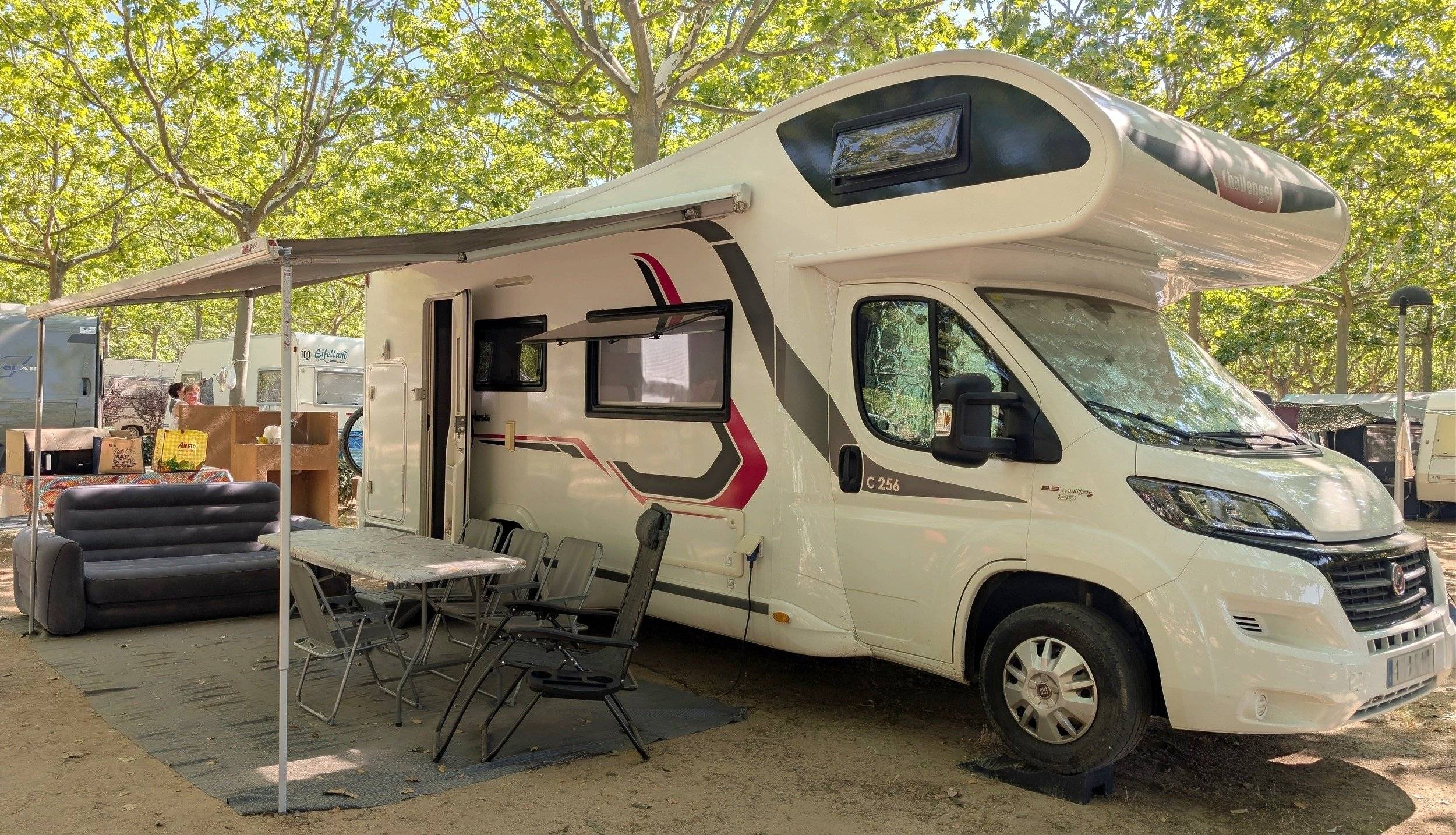 Vista del vehículo ángulo delantero Fiat Ducato 2,2 l Multijet 130 ch. - Yescapa