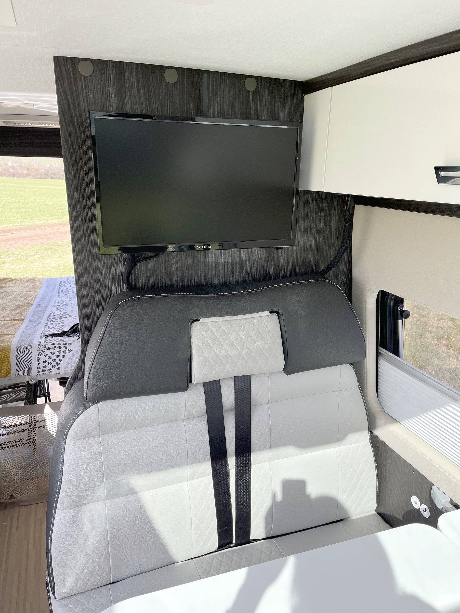 Benimar Benivan B144