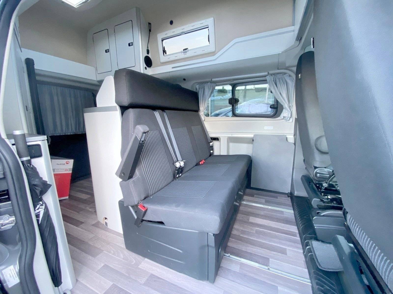 Dinette Ford Custom 170 ch - Yescapa
