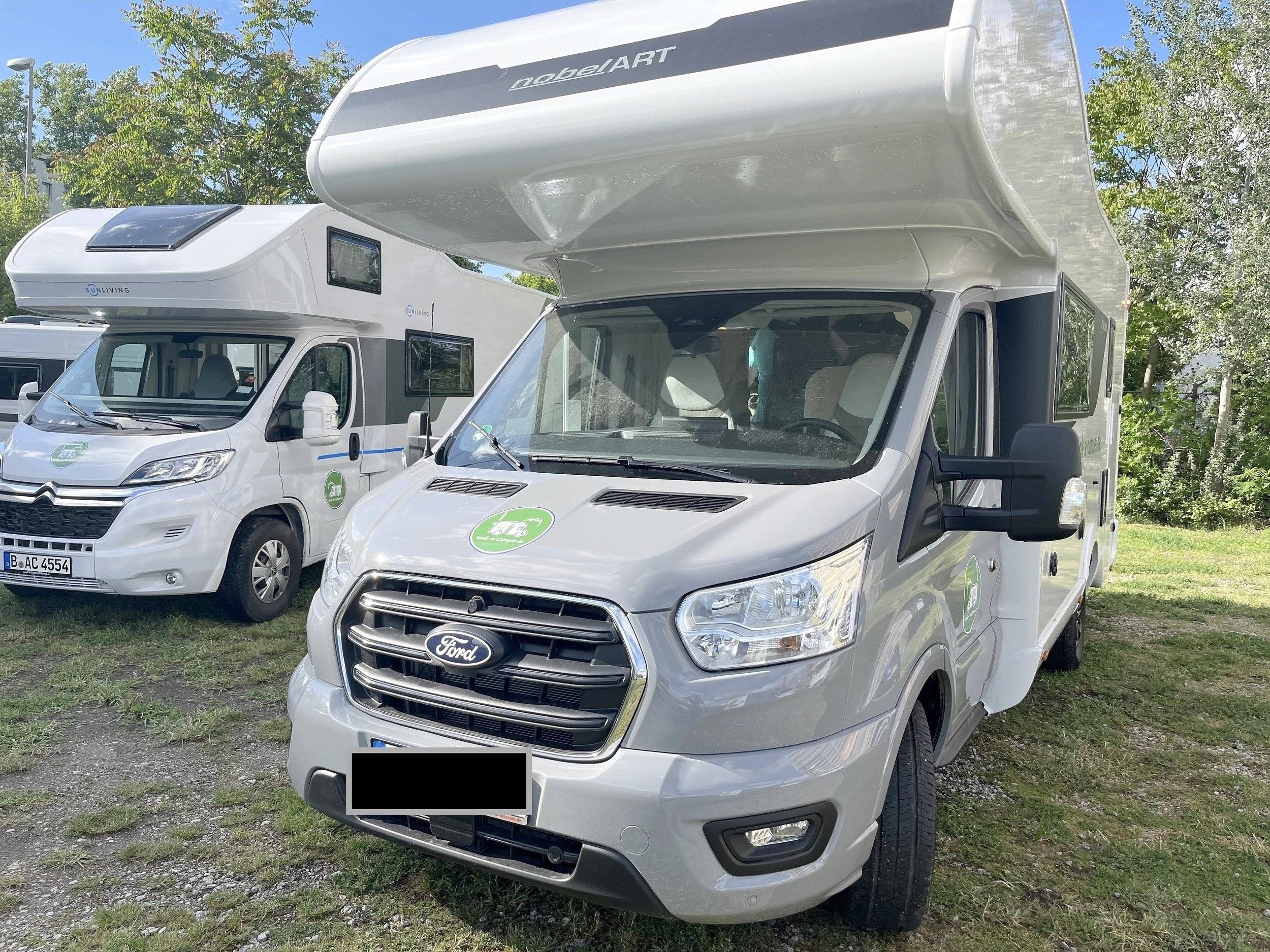 Vue avant de 3/4 Ford Nobel Art A 9000 Excellence - Yescapa