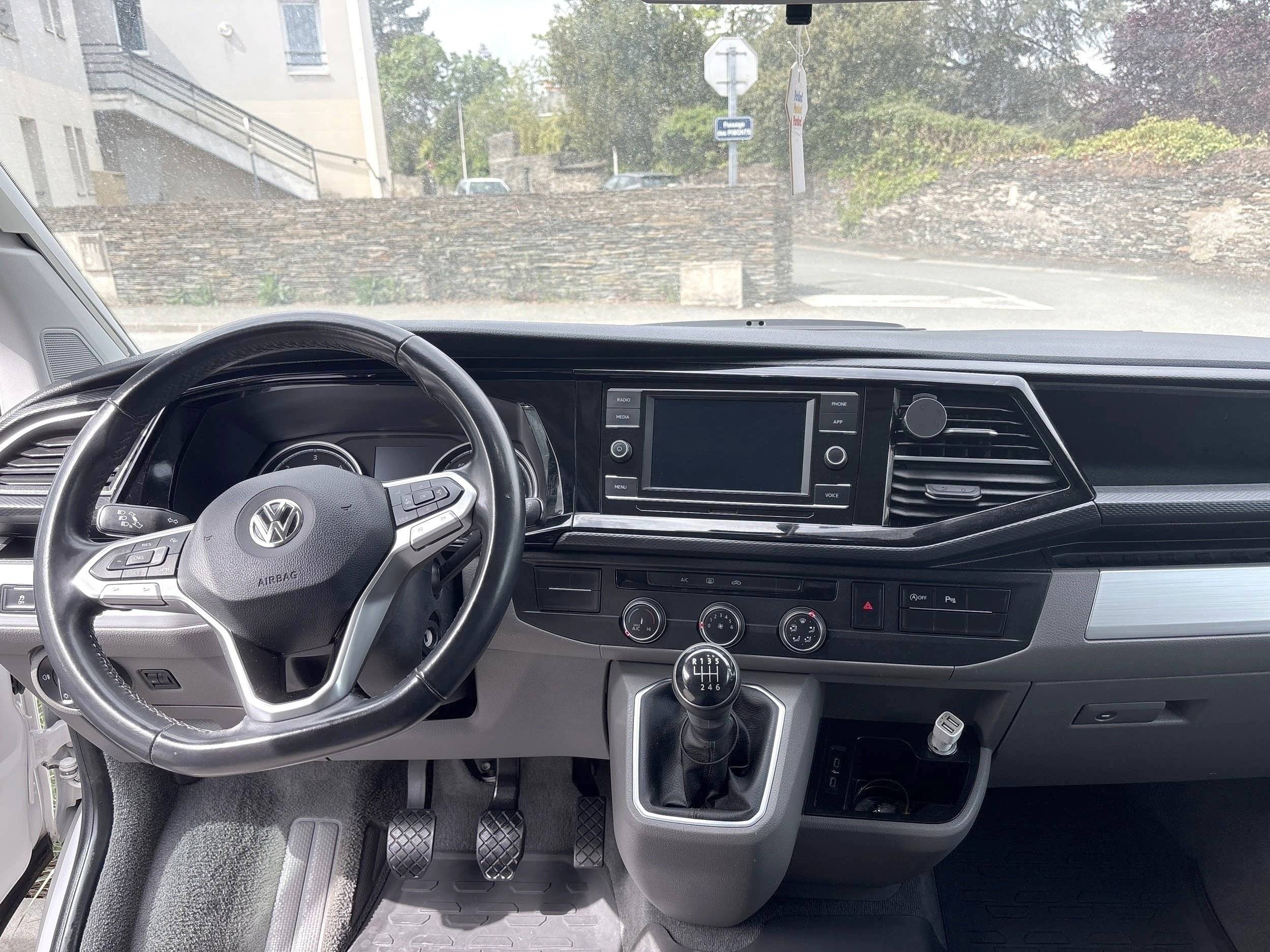 Volkswagen T6 California Coast