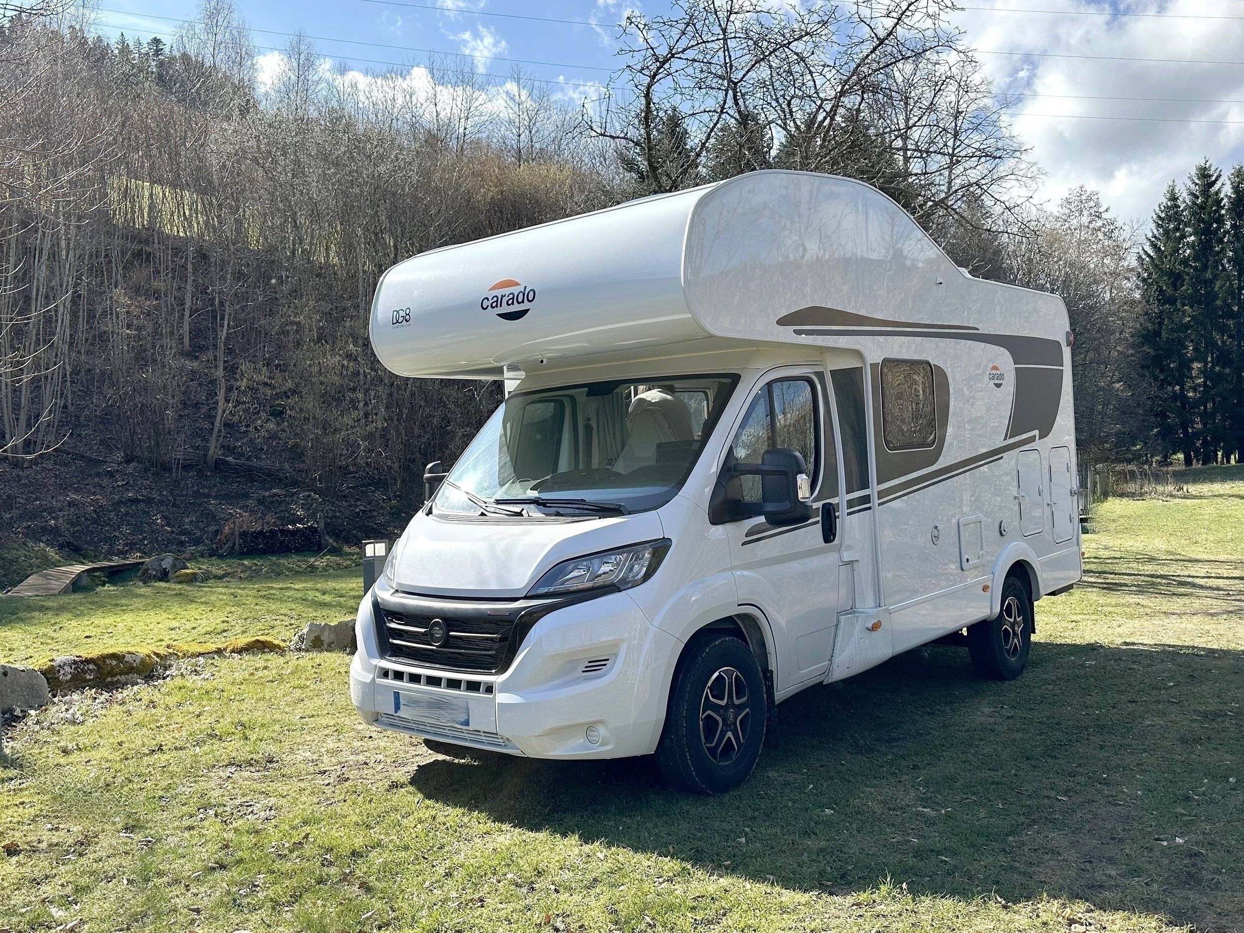Vue avant de 3/4 Fiat Fiat ducato - Yescapa