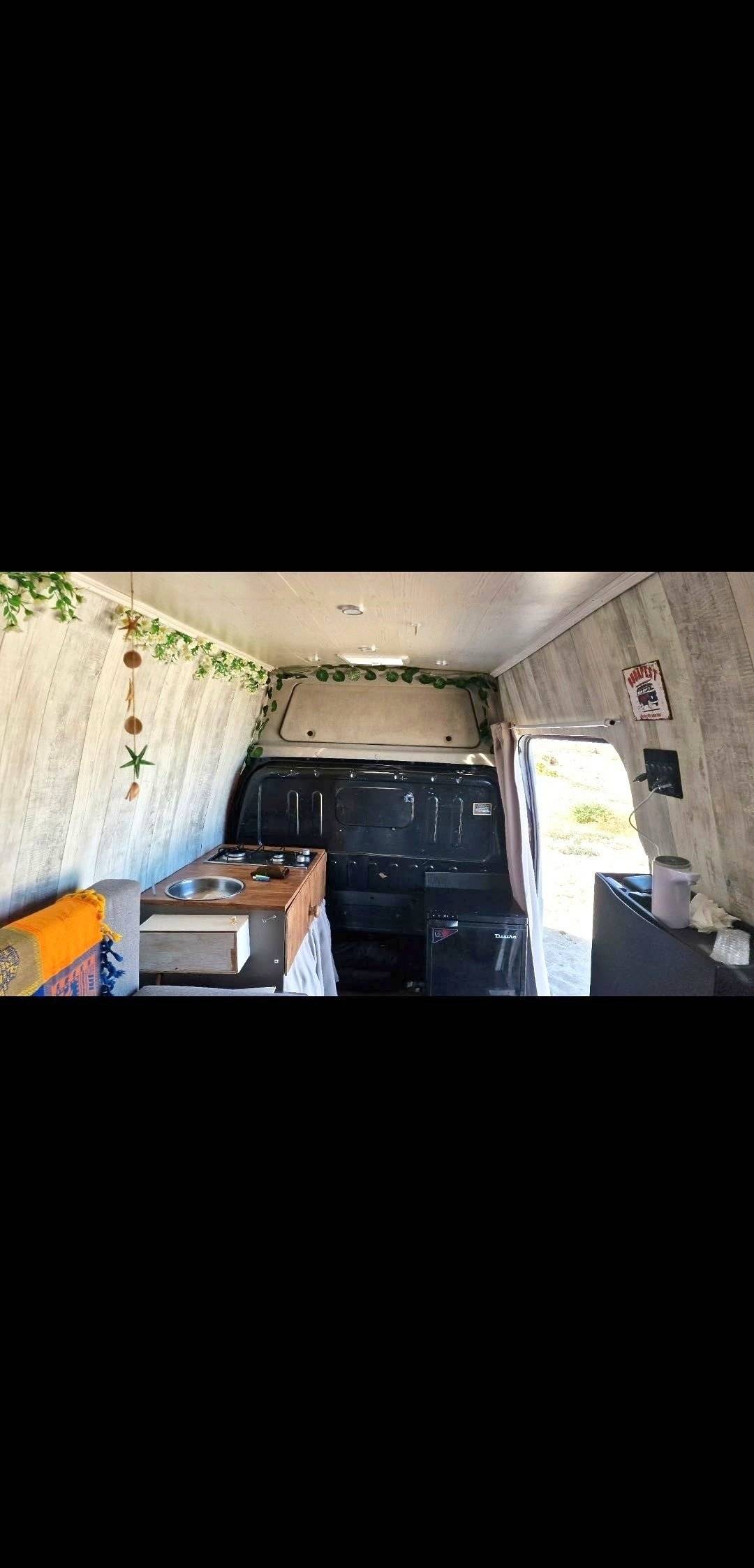 Coin cuisine Ford Transit 2,0 l 115 ch - Yescapa