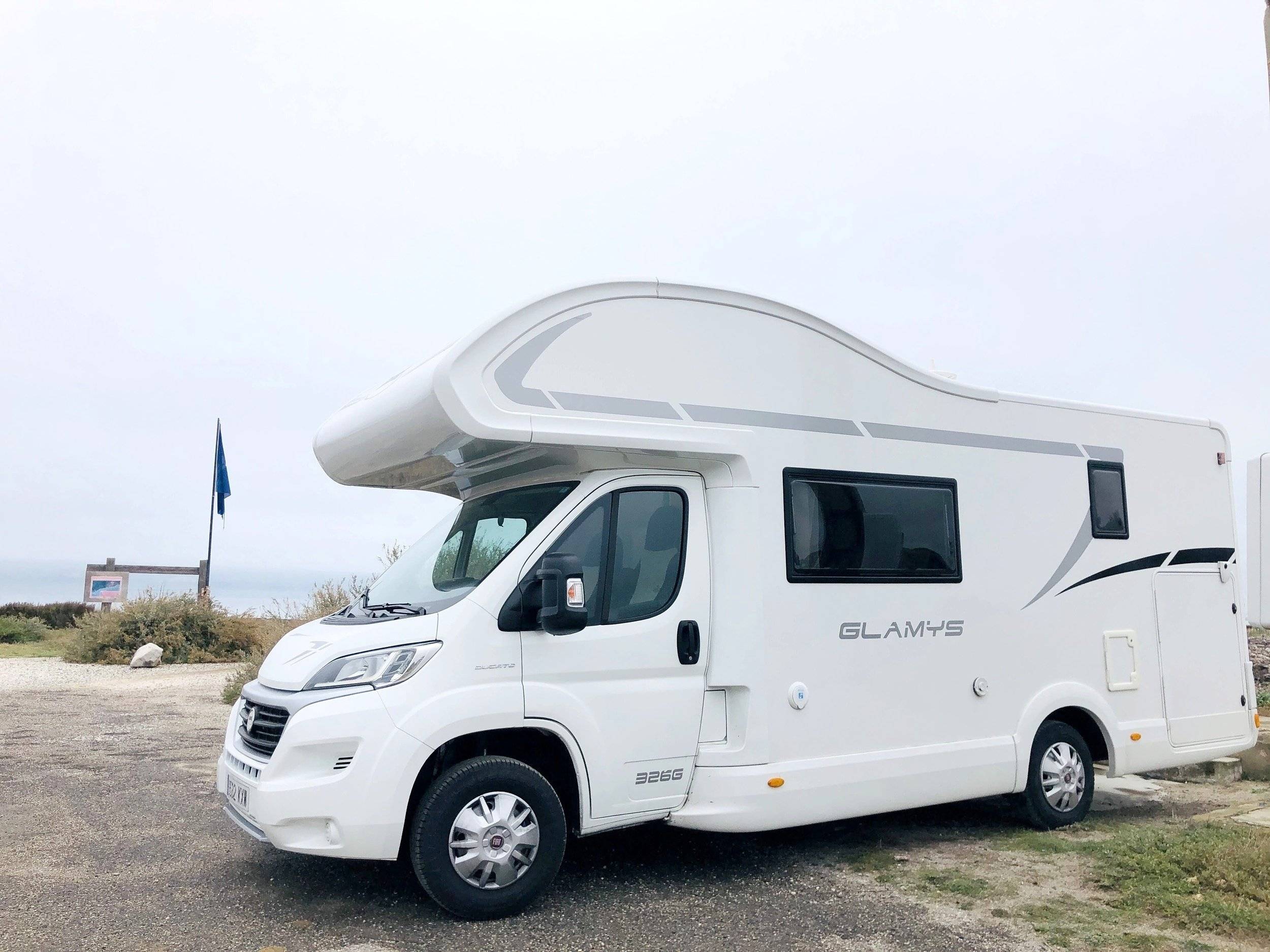 Vue avant de 3/4 Fiat FIAT DUCATO - Yescapa