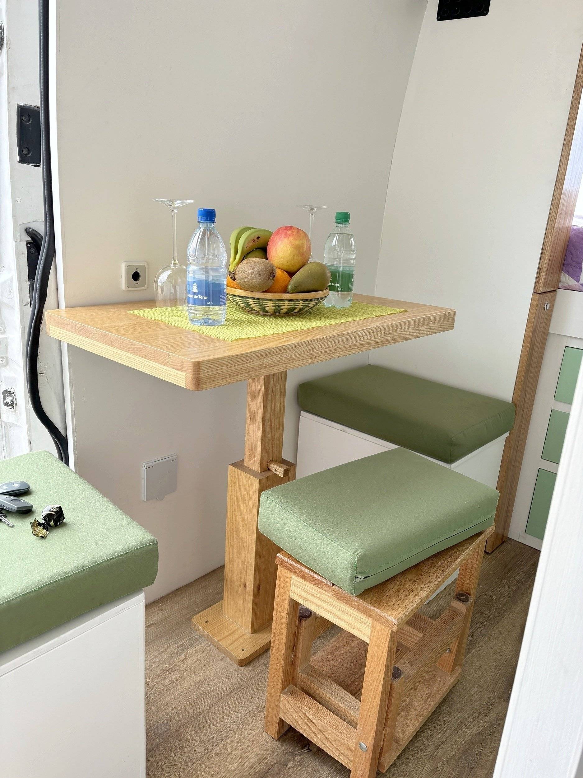 Dinette Renault Master 3,0 l. dCi 140 ch. - Yescapa