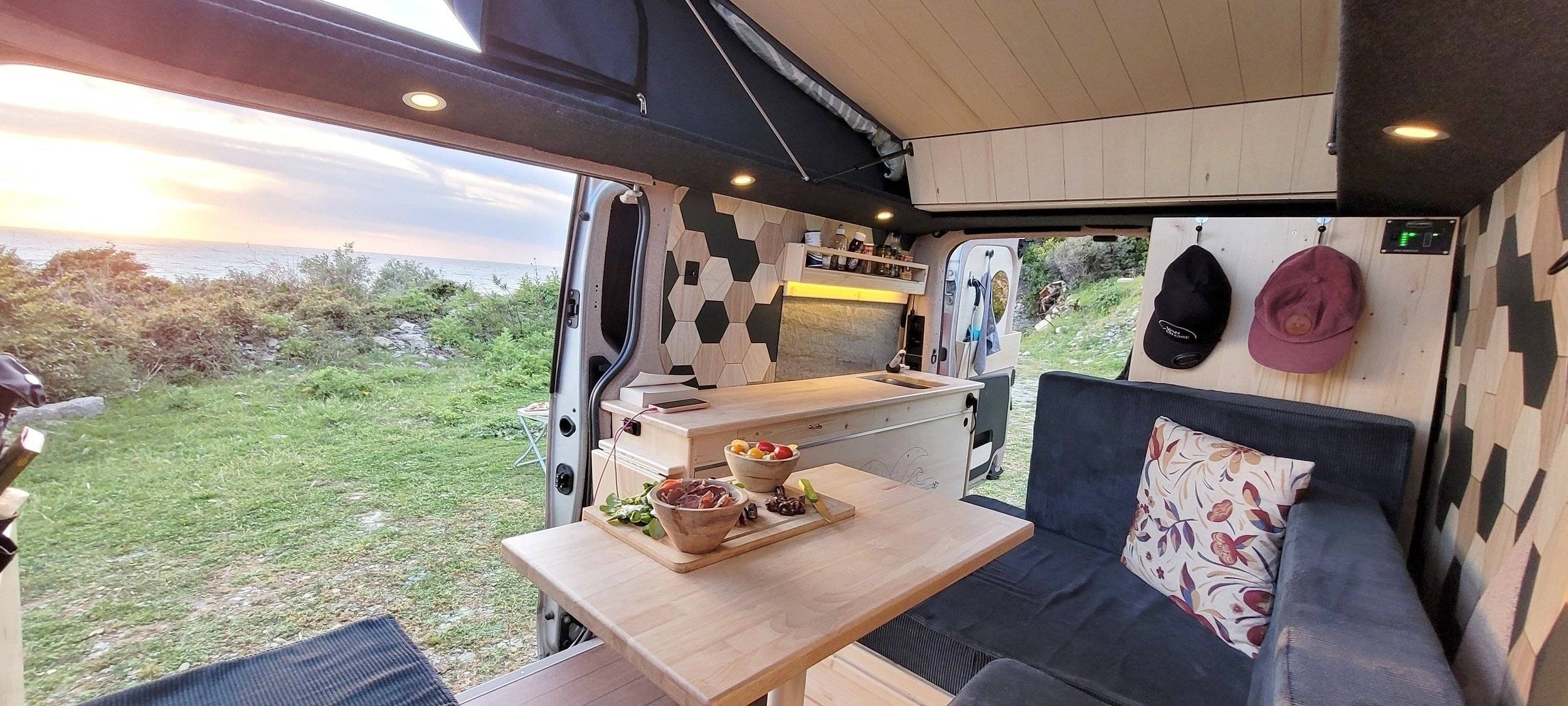 Dinette Renault RENAULT TRAFIC III Grand Confort - Yescapa