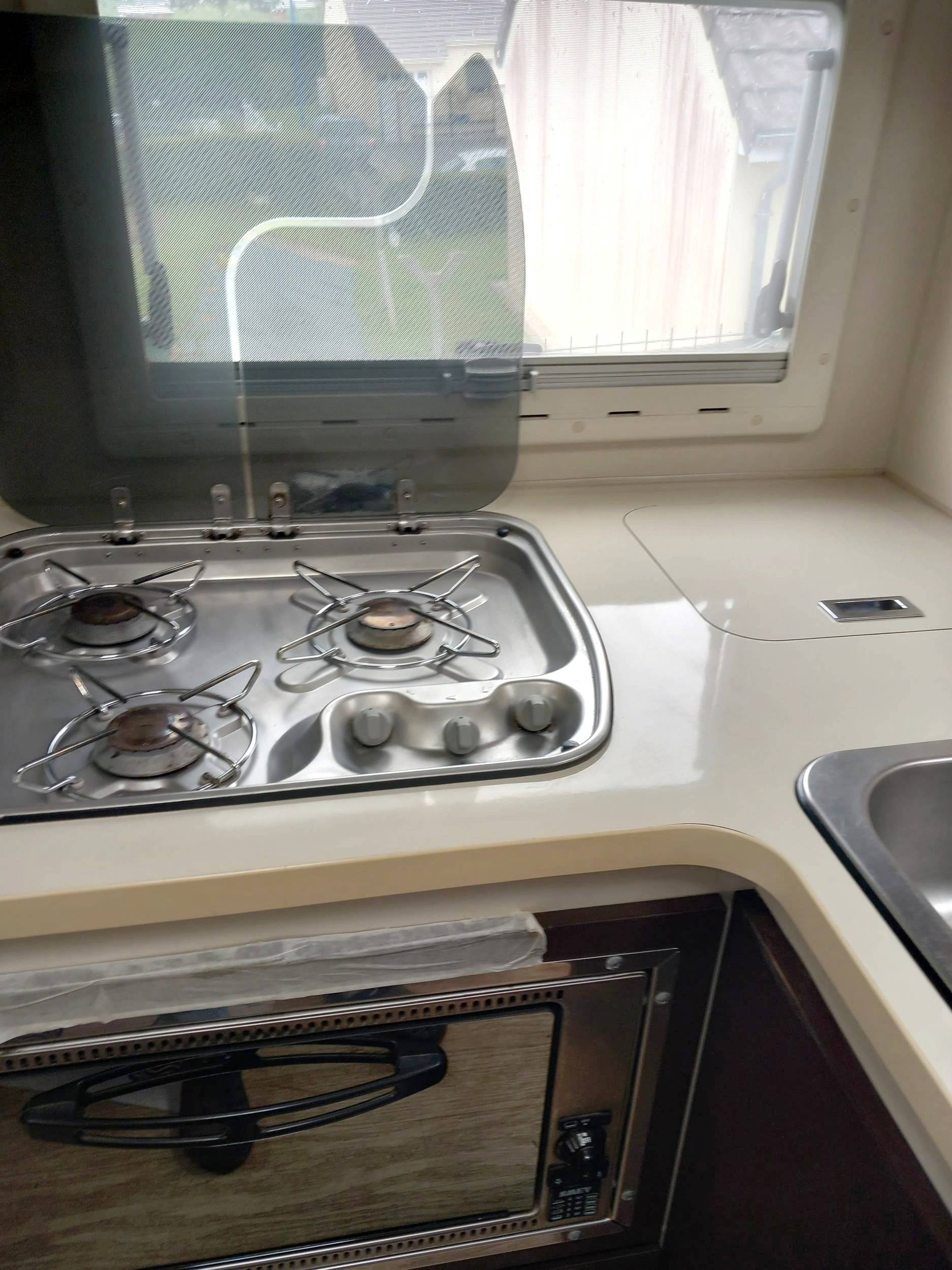 Dining Area Fiat Ducato 2,3 l 120 ch. - Yescapa