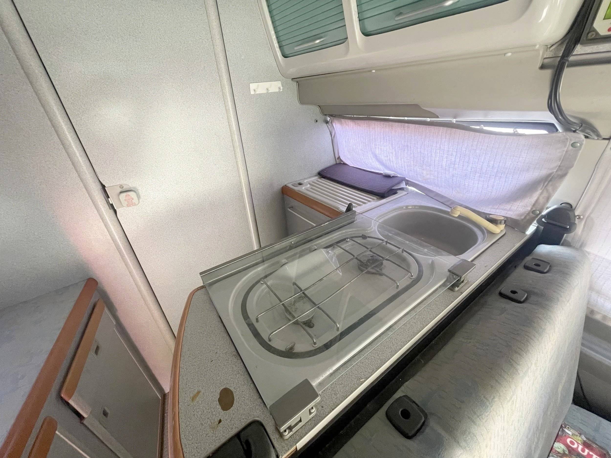 Kitchen Volkswagen T4 2,5l 102cv - Yescapa