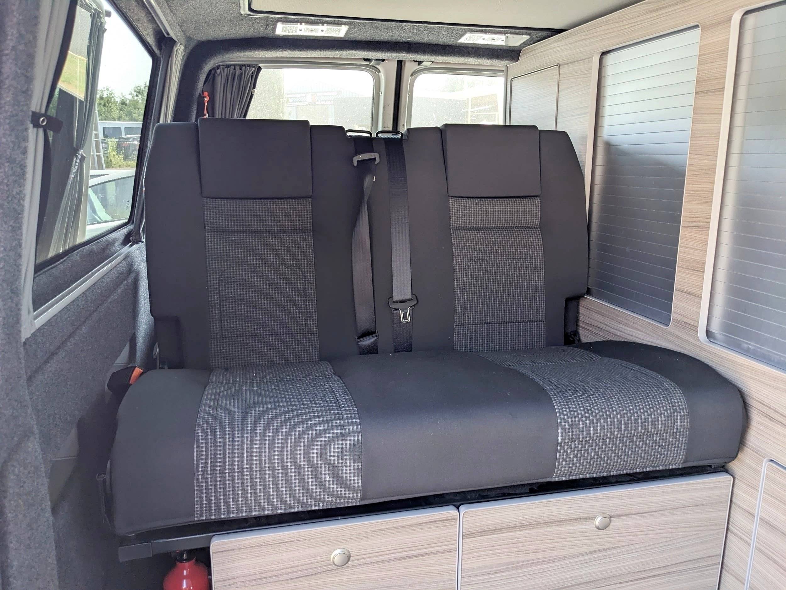 slaapplaatsen Volkswagen Transporter 6.1 - Yescapa