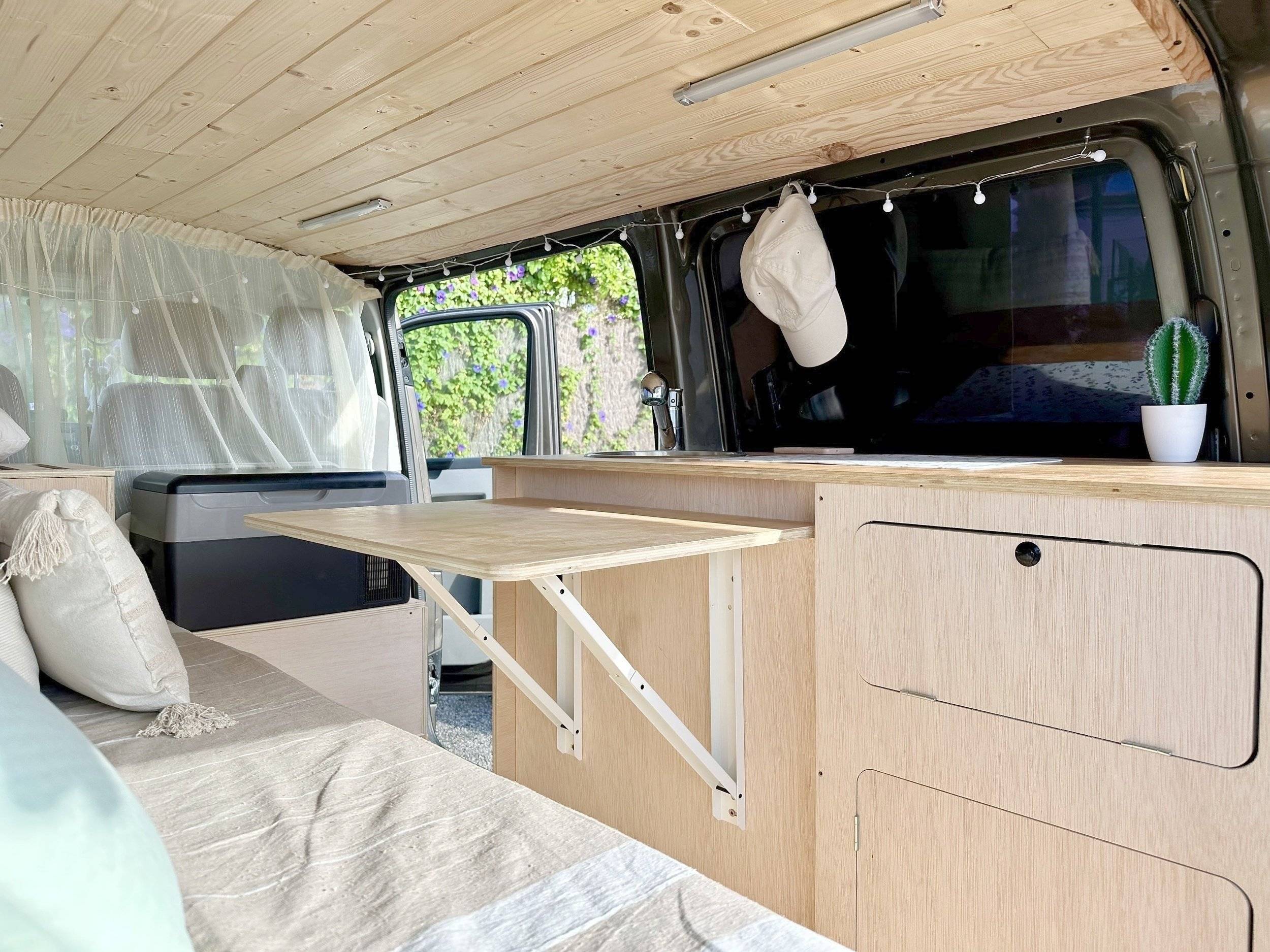 Dining Area Volkswagen Volkswagen T5 4motion 140cv - Yescapa